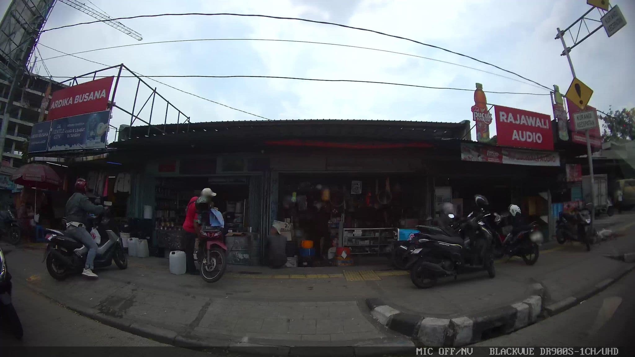 Street view near JW Marriott Surabaya, Tangerang — © kaart_1 (CC BY-SA · Mapillary)