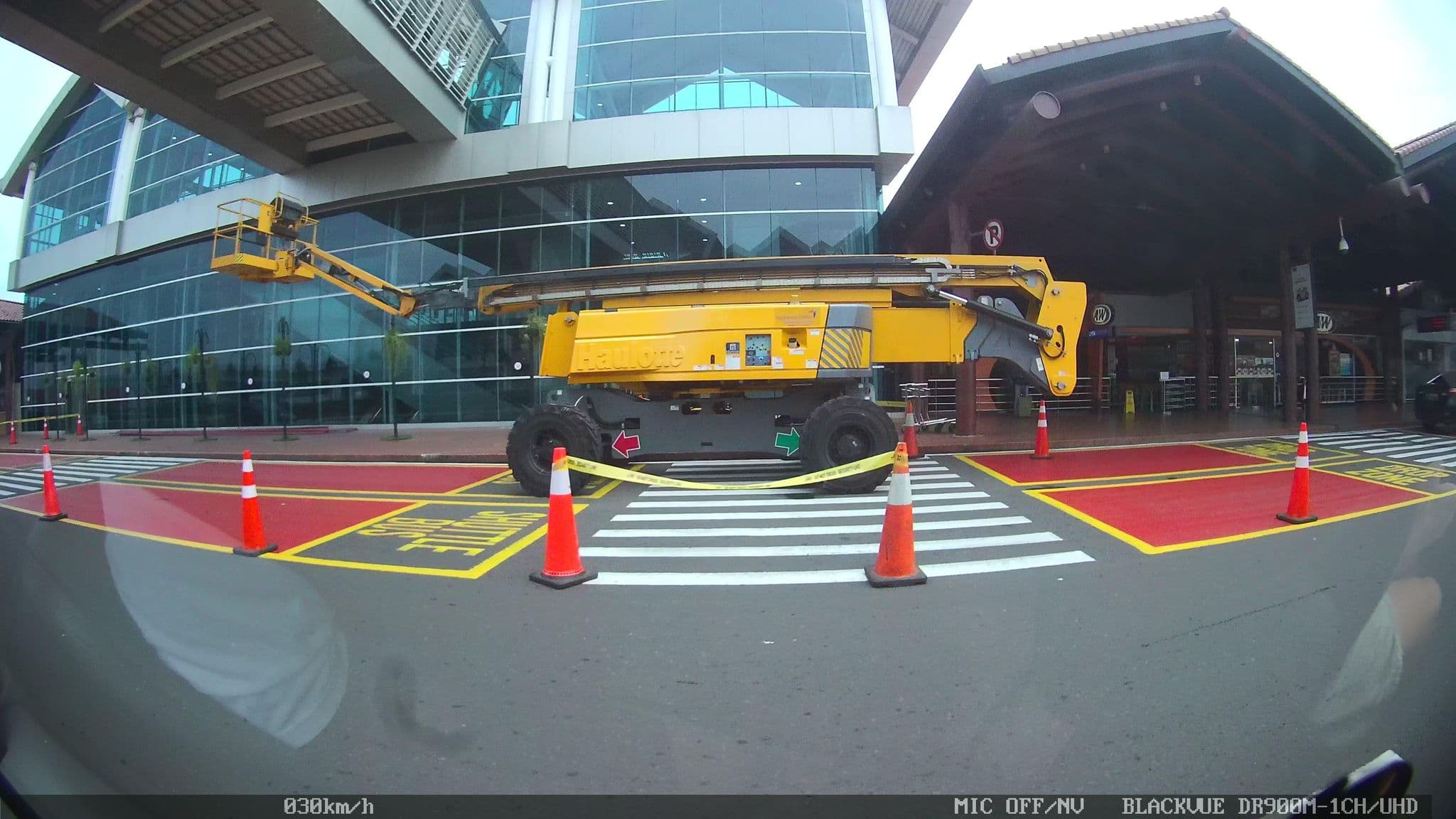 Street view near Royal Dyar Hotel, Teluknaga — © kaart_2 (CC BY-SA · Mapillary)