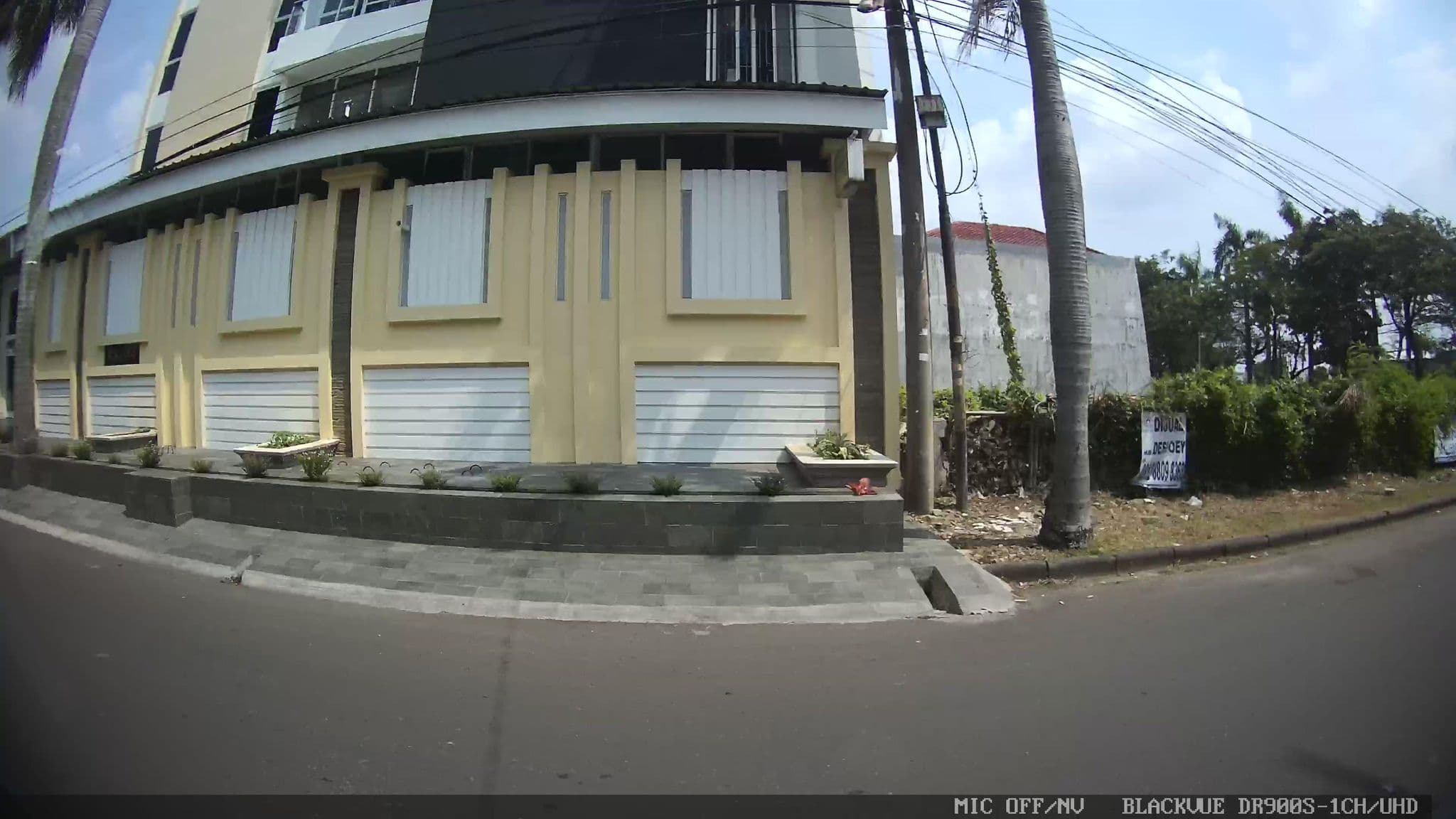 Street view near Hotel Mason Pine Bandung, Tangerang — © kaart_3 (CC BY-SA · Mapillary)