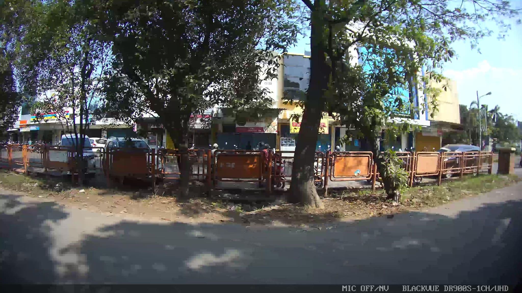 Street view near Hotel Le Grandeur, Tangerang — © kaart_1 (CC BY-SA · Mapillary)