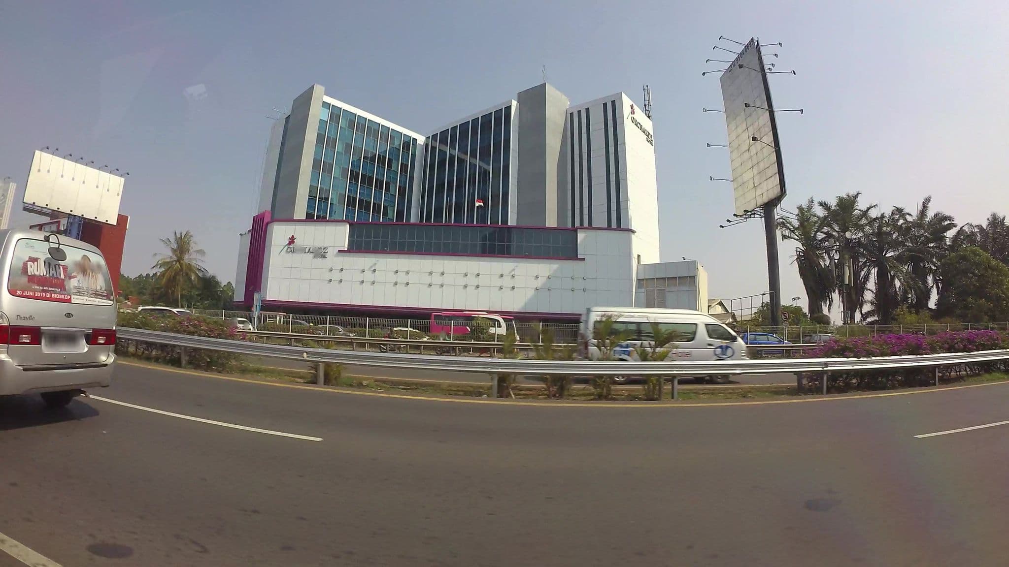 Street view near Orchardz Hotel Bandara, Teluknaga — © kaart_3 (CC BY-SA · Mapillary)