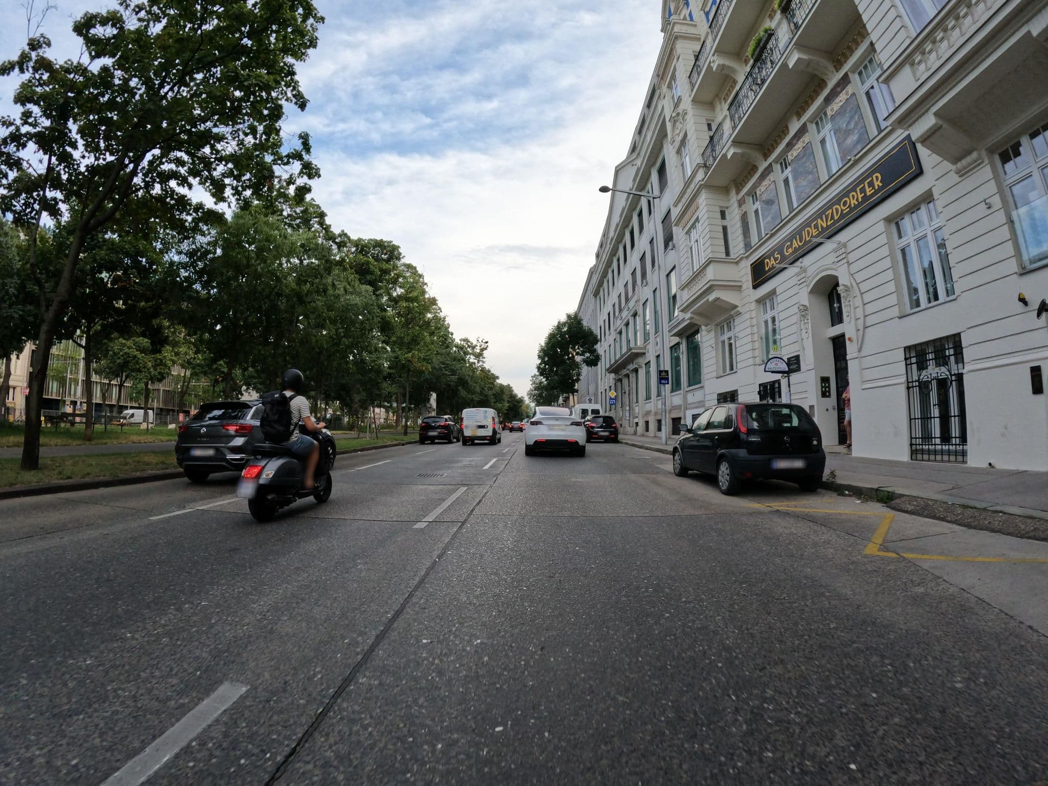 Street view near Das Gaudenzdorfer, Margareten — © erias (CC BY-SA · Mapillary)