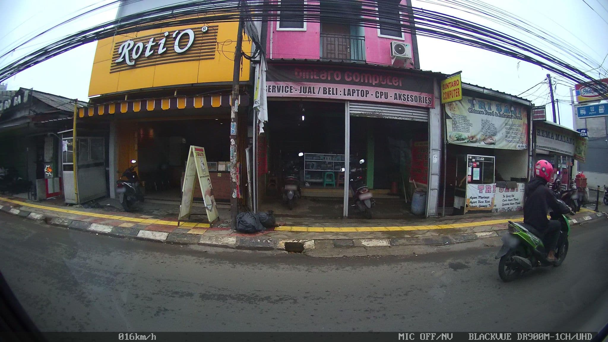 Street view near Kos Bu Merry, South Tangerang — © kaart_2 (CC BY-SA · Mapillary)