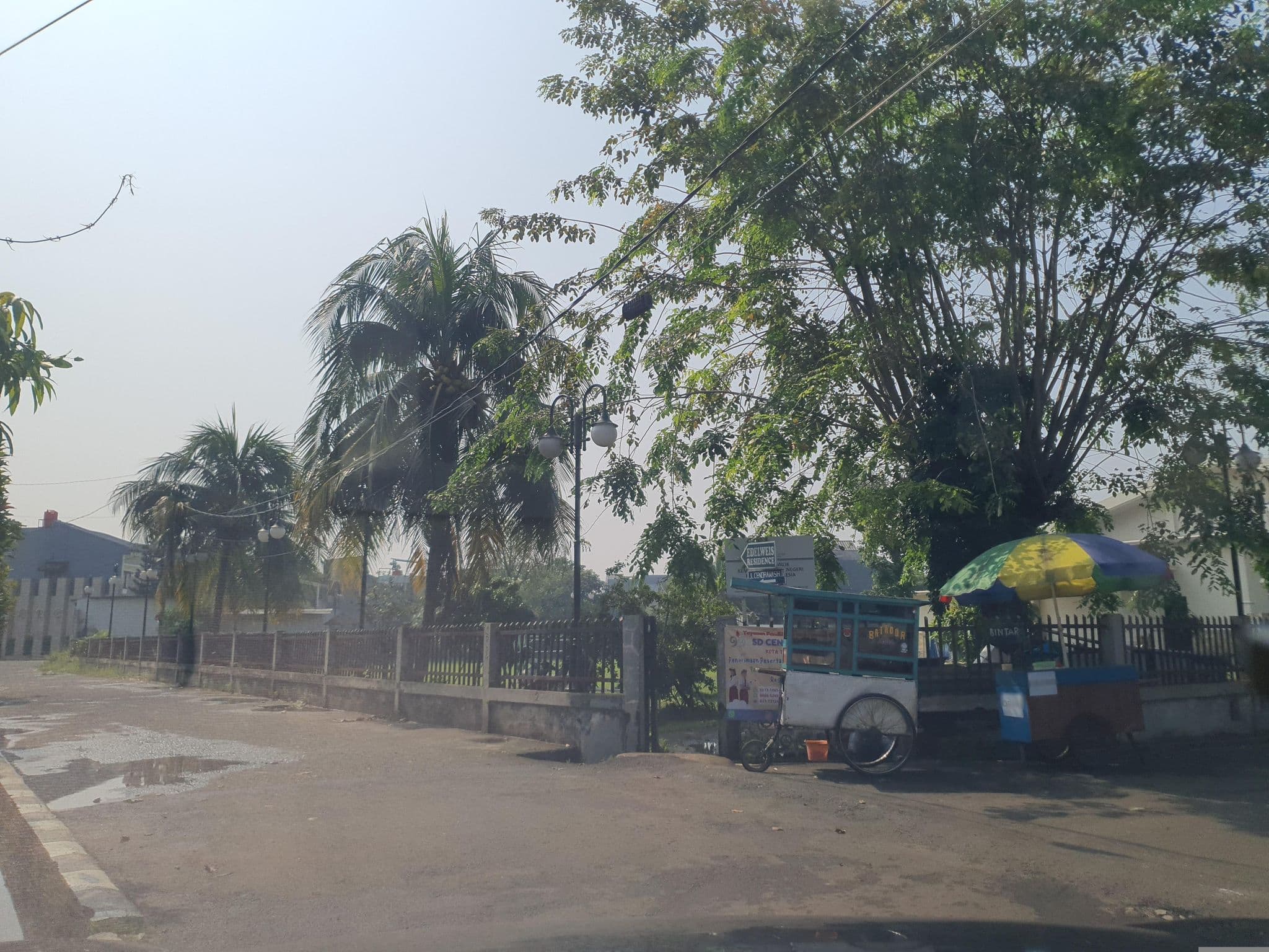 Street view near Inna Shindu Beach Hotel, South Tangerang — © FotoPeta (CC BY-SA · Mapillary)