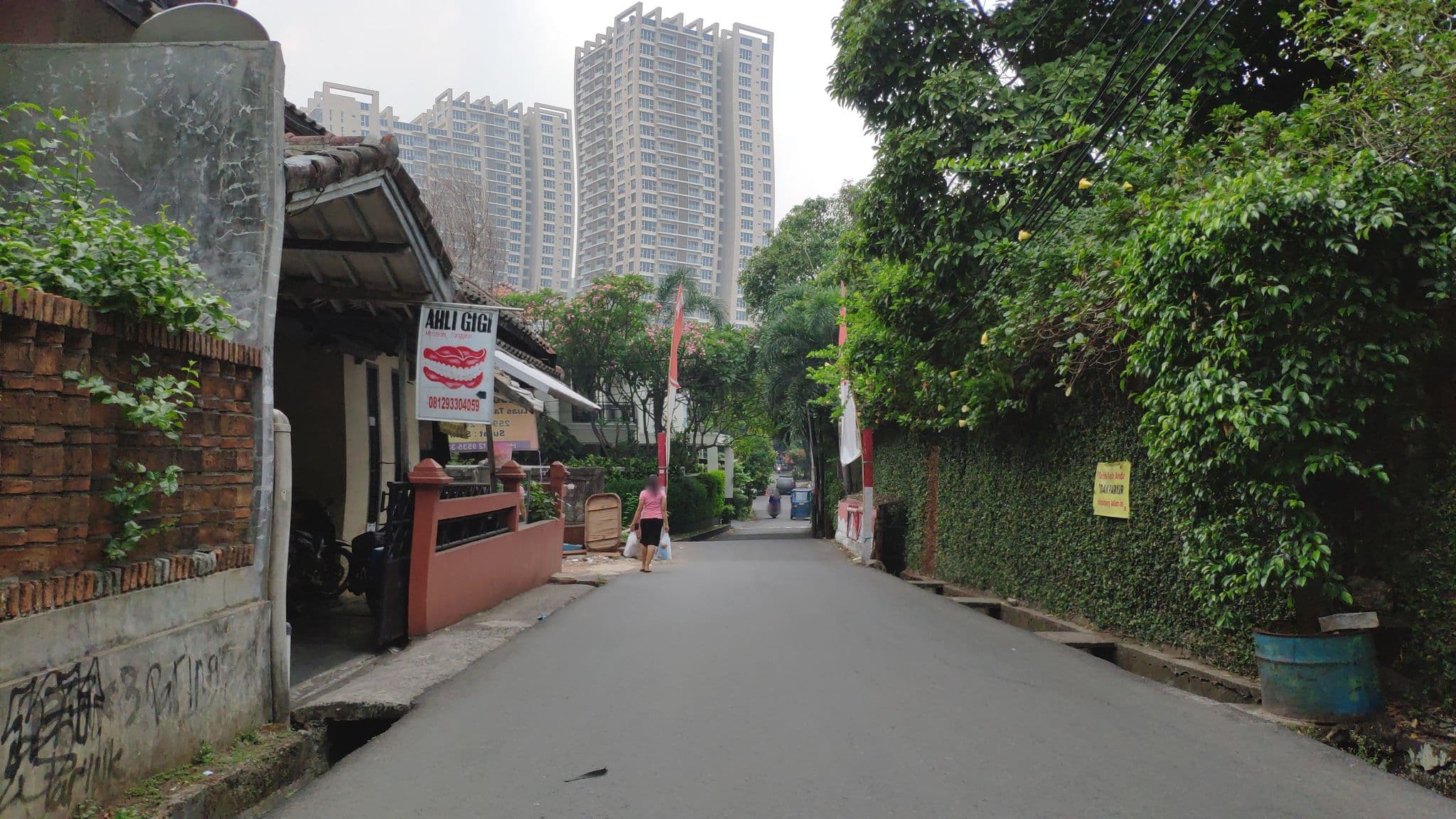 Street view near Kost Domus Legacy Residence Syariah Pondok Indah, South Tangerang — © heru_tri_setiawan (CC BY-SA · Mapillary)
