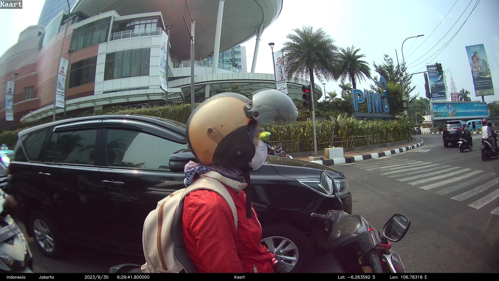 Street view near Intercontinental Hotel, South Tangerang — © kaart_2 (CC BY-SA · Mapillary)