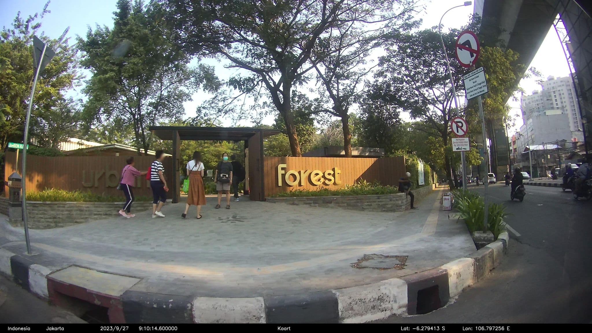 Street view near Win Hotel, South Tangerang — © kaart_2 (CC BY-SA · Mapillary)