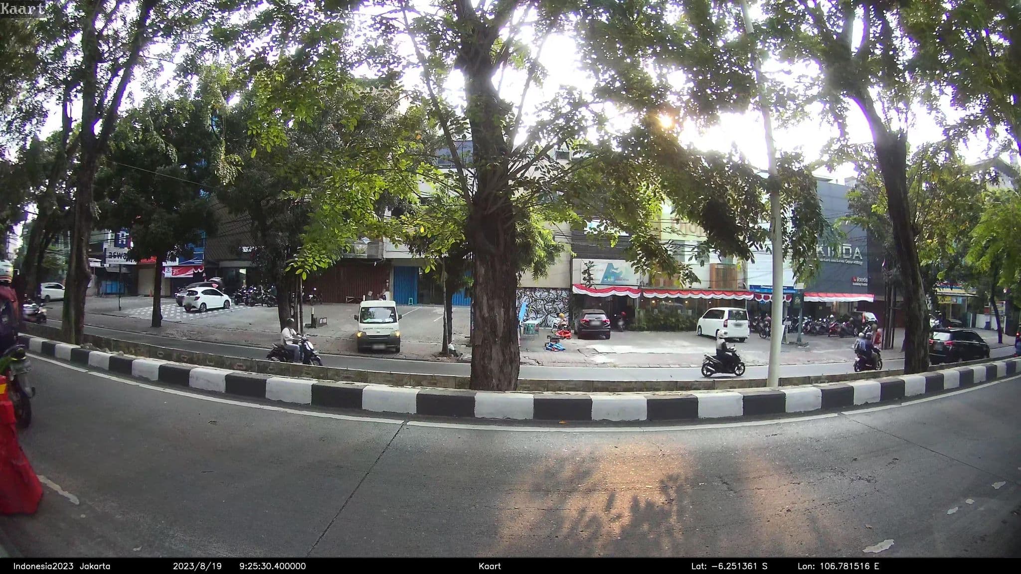 Street view near Hotel Ritzy Manado, Jakarta — © kaart_2 (CC BY-SA · Mapillary)