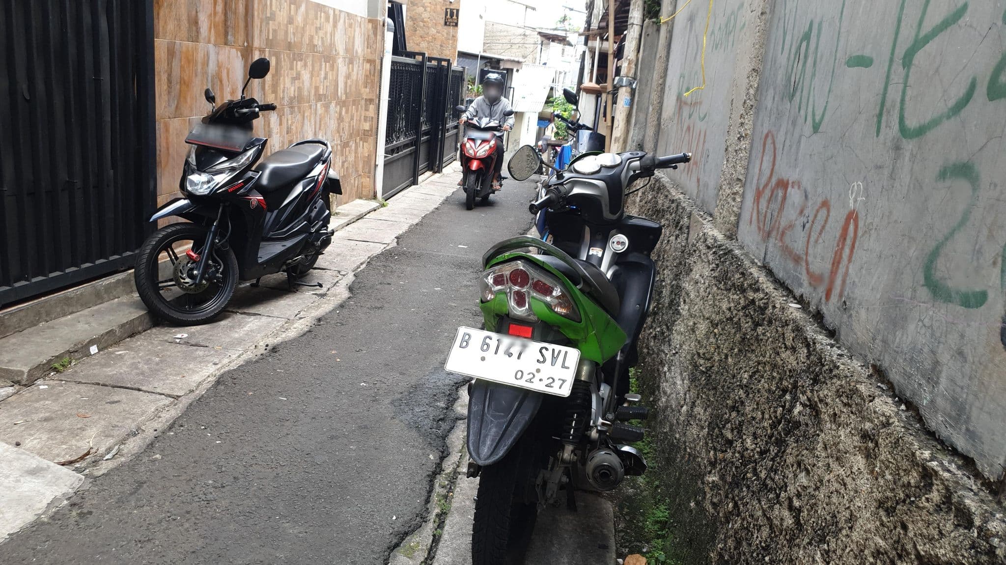 Street view near vhiea Roomz, Jakarta — © Kaart_Local (CC BY-SA · Mapillary)