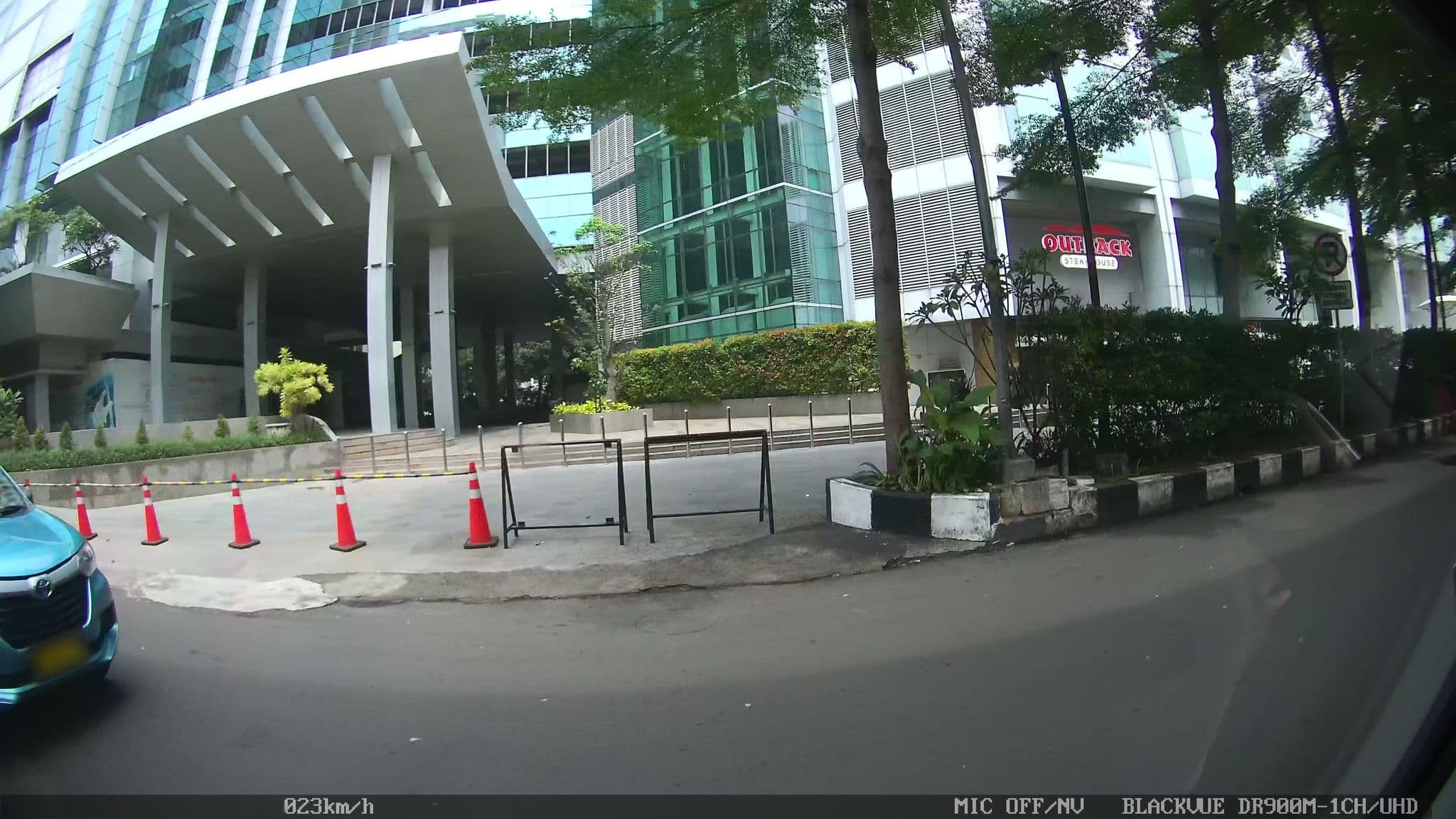 Street view near hotel Grandika", Jakarta — © kaart_2 (CC BY-SA · Mapillary)