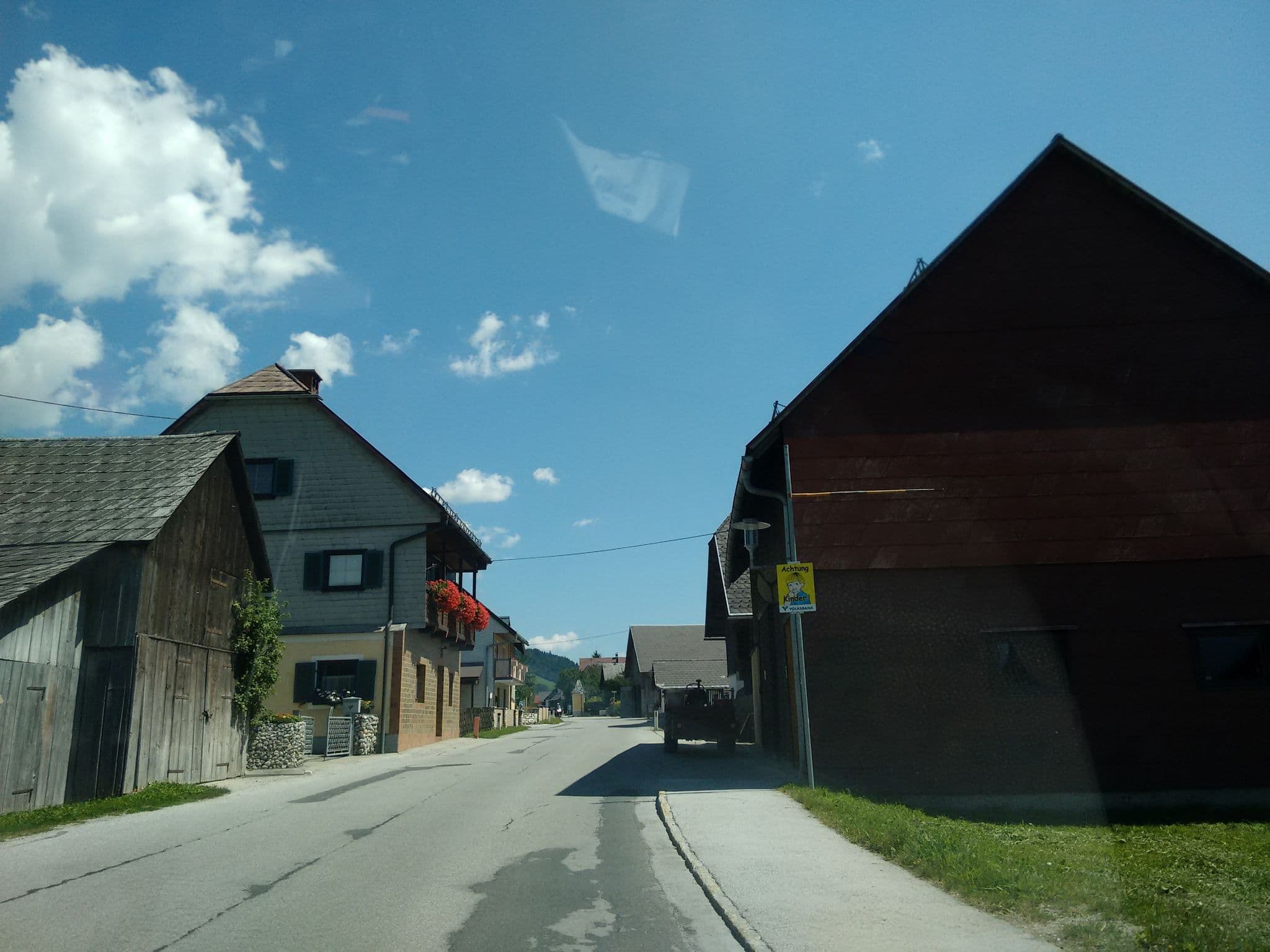 Street view near Haus Winkler, Mitterndorf im Steirischen Salzkammergut — © gzin (CC BY-SA · Mapillary)