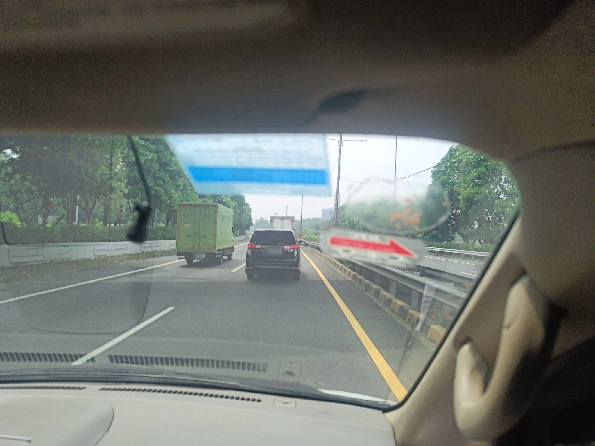 Street view near Room 330 The Acacia Hotel & Resort Jakarta, Teluknaga — © hen0ch (CC BY-SA · Mapillary)