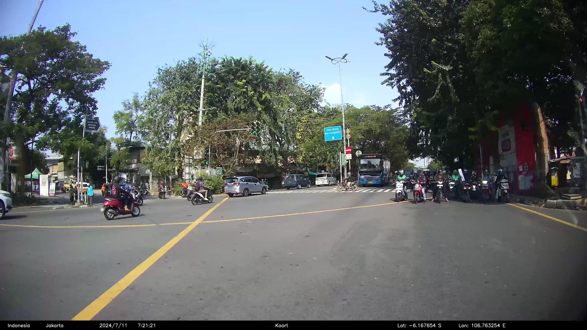 Street view near Jl panjang kedoya, Jakarta — © kaartcam (CC BY-SA · Mapillary)