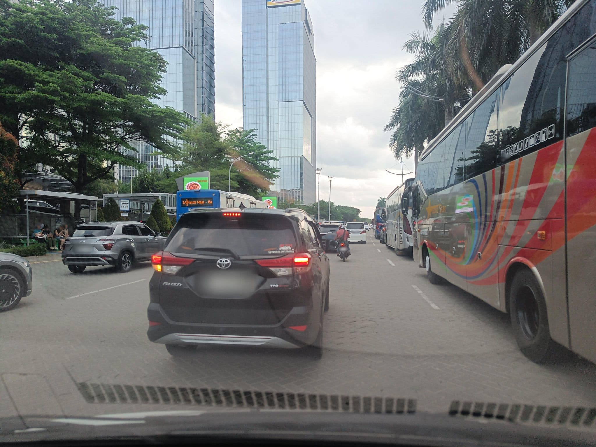Street view near Swissotel PIK Avenue, Teluknaga — © hen0ch (CC BY-SA · Mapillary)