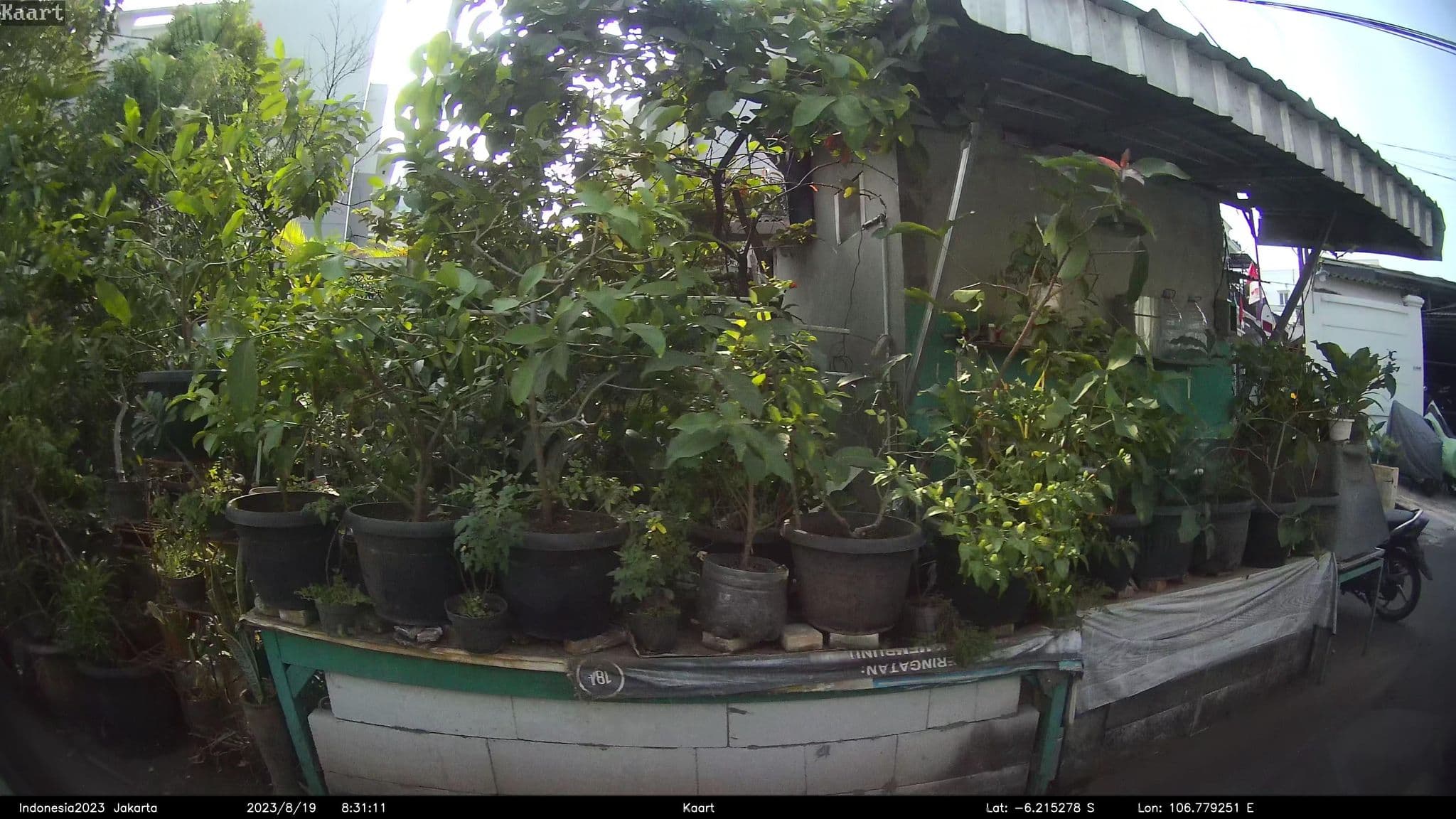Street view near SkyBedrOoM, Jakarta — © kaart5 (CC BY-SA · Mapillary)