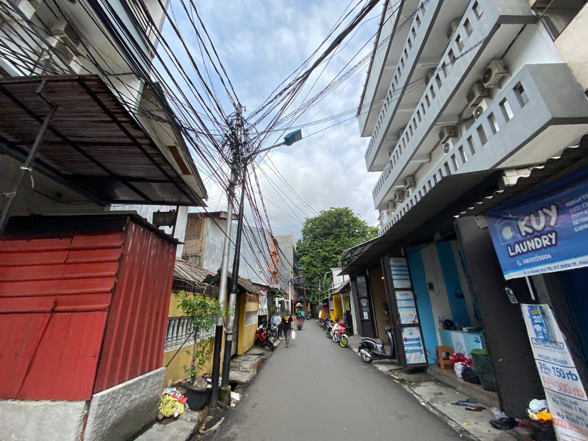 Street view near Kos U 45, Jakarta — © reinhart1010 (CC BY-SA · Mapillary)