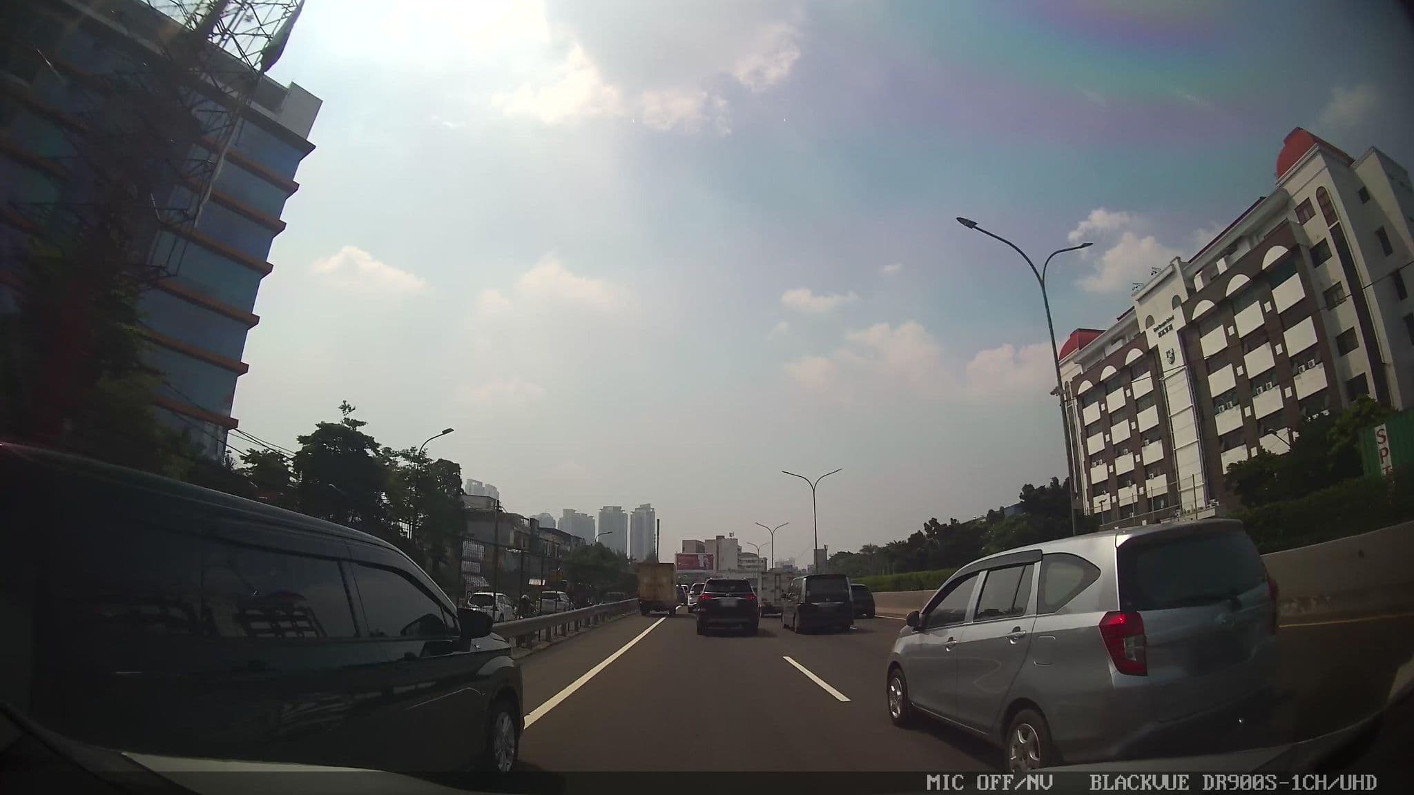 Street view near Toilet Hotel Mega Anggrek, Jakarta — © kaart_1 (CC BY-SA · Mapillary)