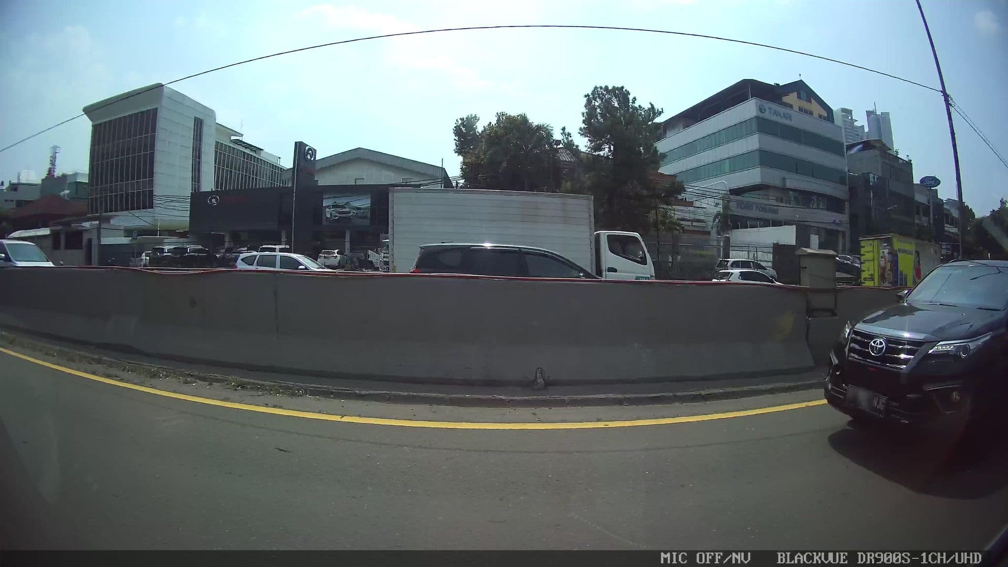 Street view near Hotel Mega Anggrek, Jakarta — © kaart_3 (CC BY-SA · Mapillary)
