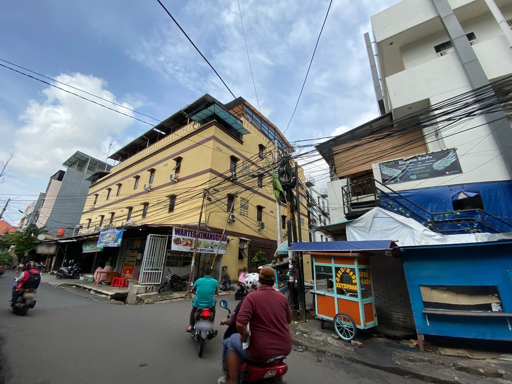 Street view near Kost U 27b, Jakarta — © reinhart1010 (CC BY-SA · Mapillary)