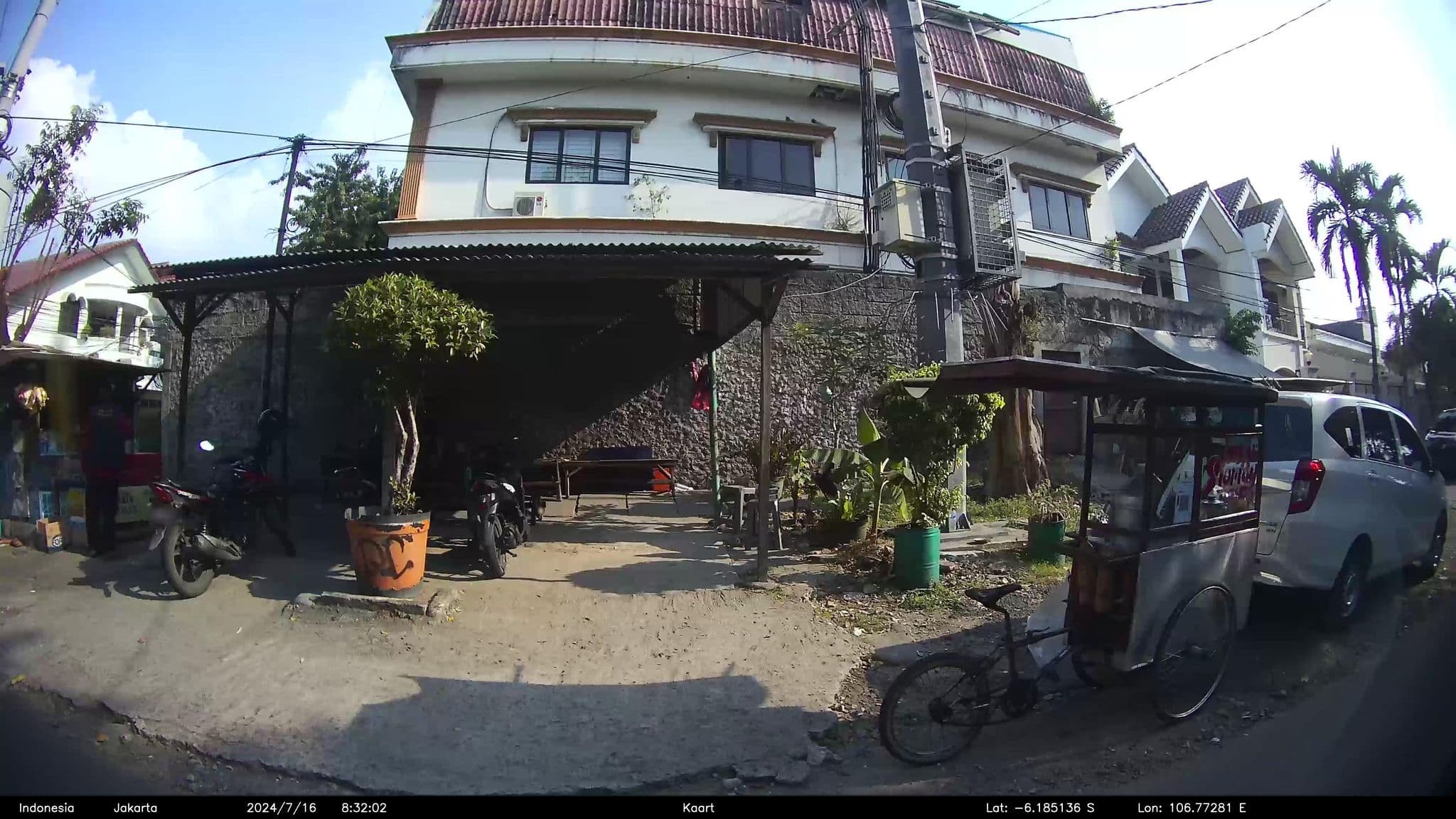 Street view near Hyde Park Inn, Jakarta — © kaartcam (CC BY-SA · Mapillary)