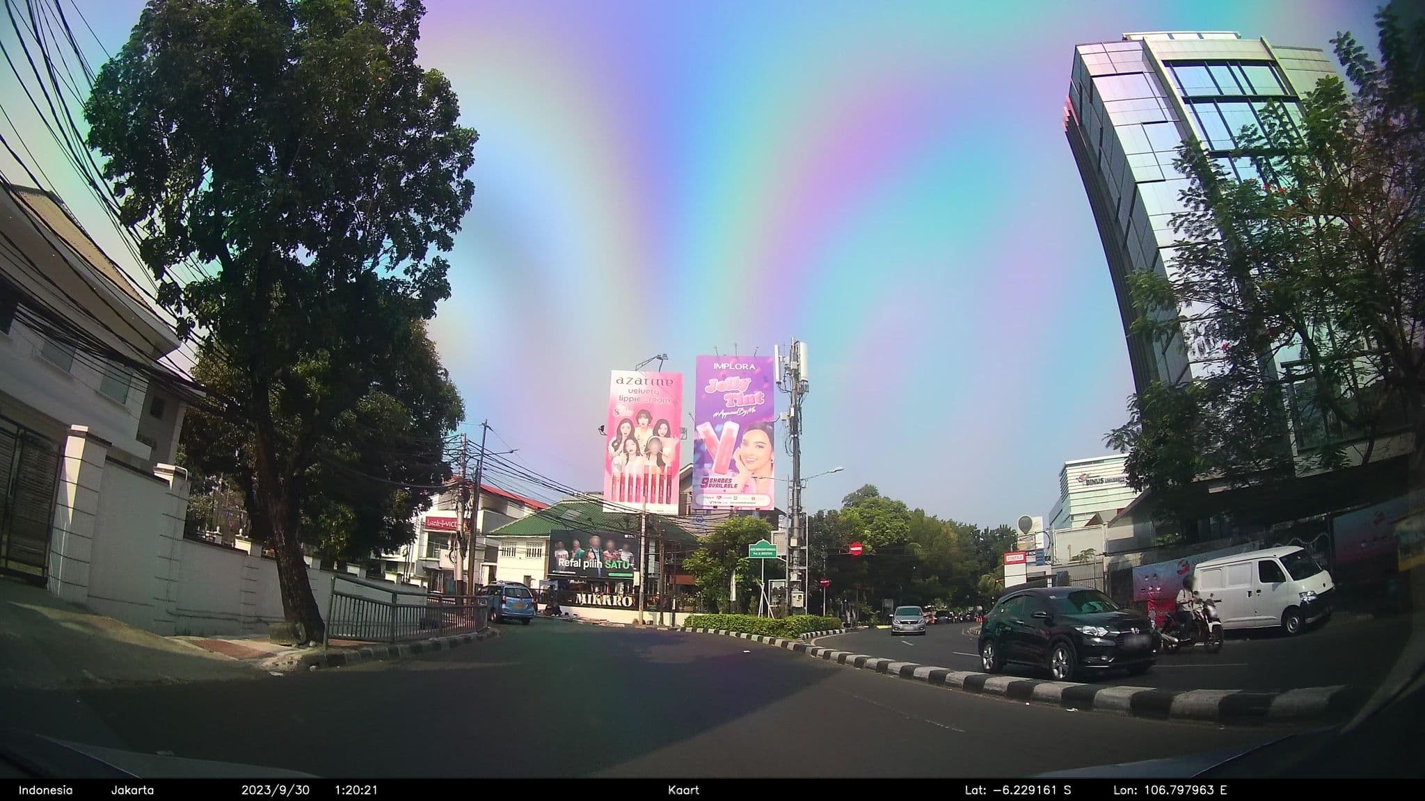 Street view near Amazing hotel blom m, Jakarta — © kaart_2 (CC BY-SA · Mapillary)