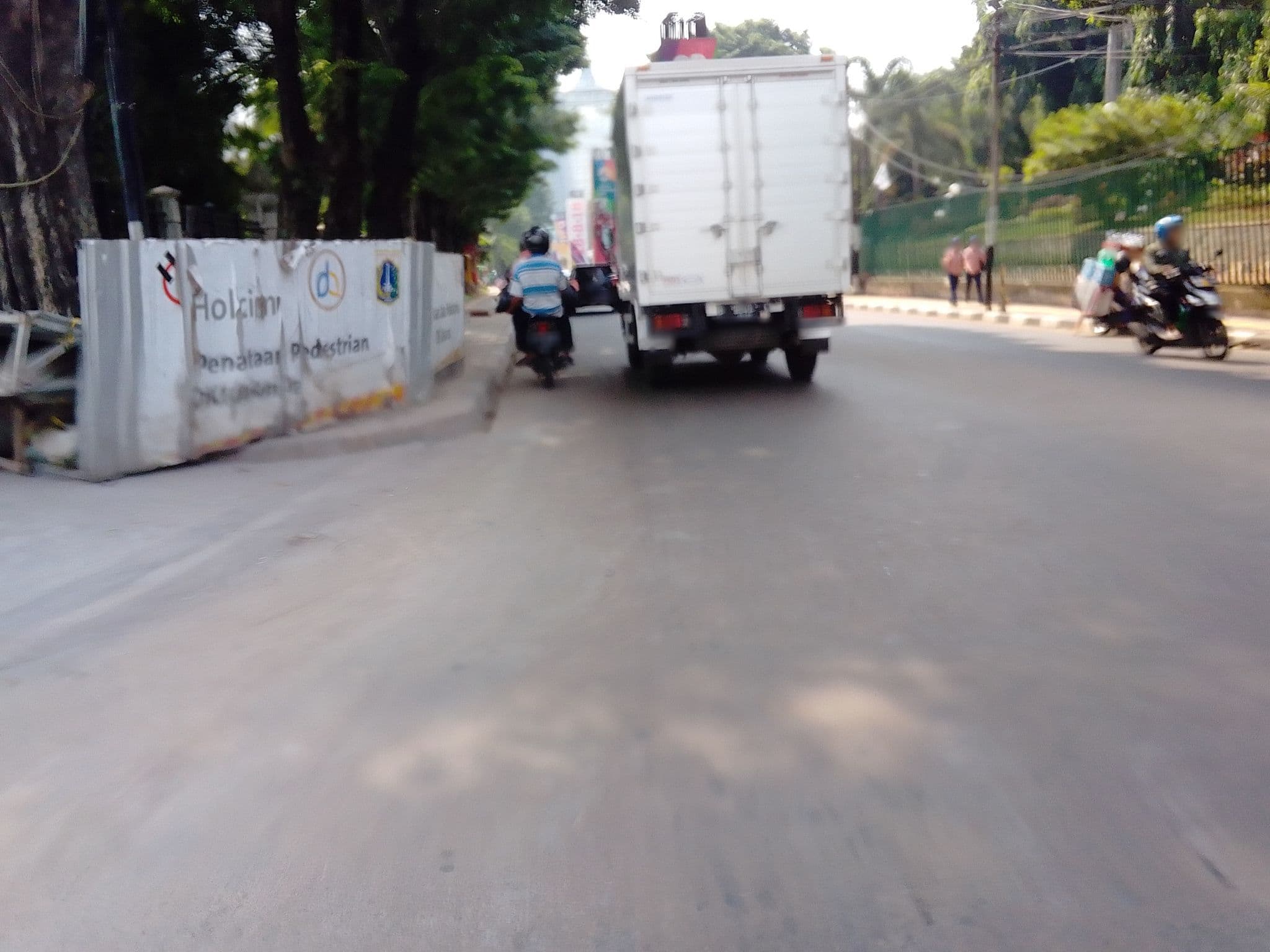 Street view near Arya Duta Hotel, Jakarta — © fedrian_syah (CC BY-SA · Mapillary)