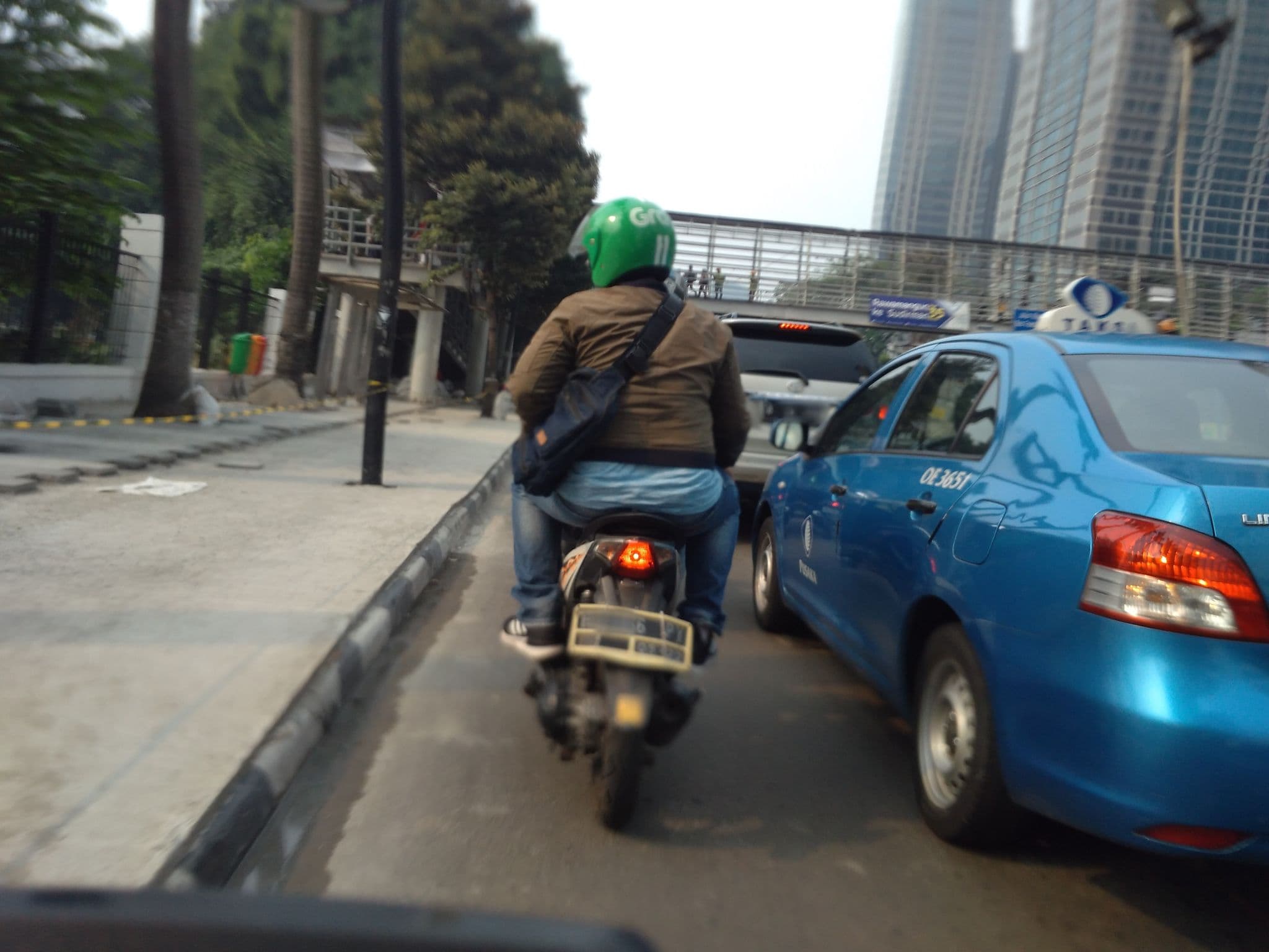 Street view near Hotel Harris FX Sudirman Room 4722, Jakarta — © denitoprima (CC BY-SA · Mapillary)