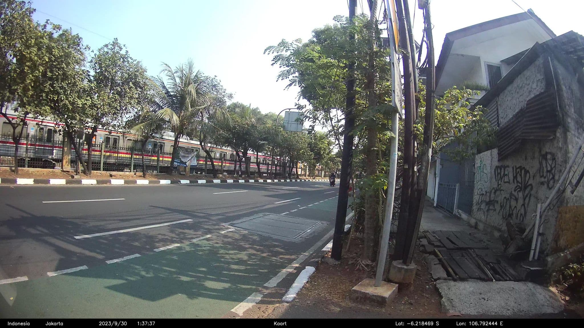 Street view near UROOMS Senayan, Jakarta — © kaart_2 (CC BY-SA · Mapillary)