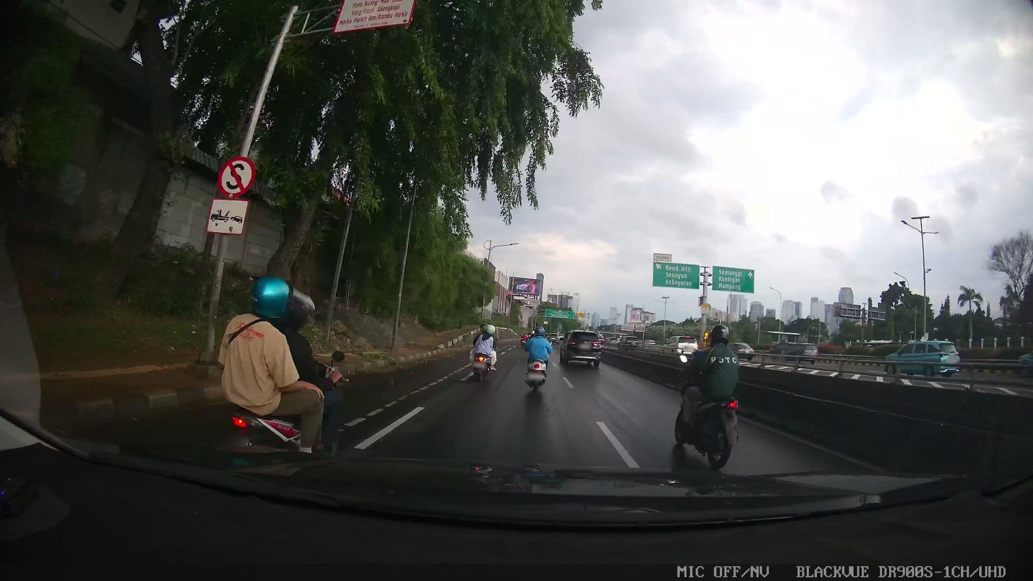 Street view near Hotel Novotel Mangga Dua Square Jakarta, Jakarta — © Kaart---FRONT (CC BY-SA · Mapillary)