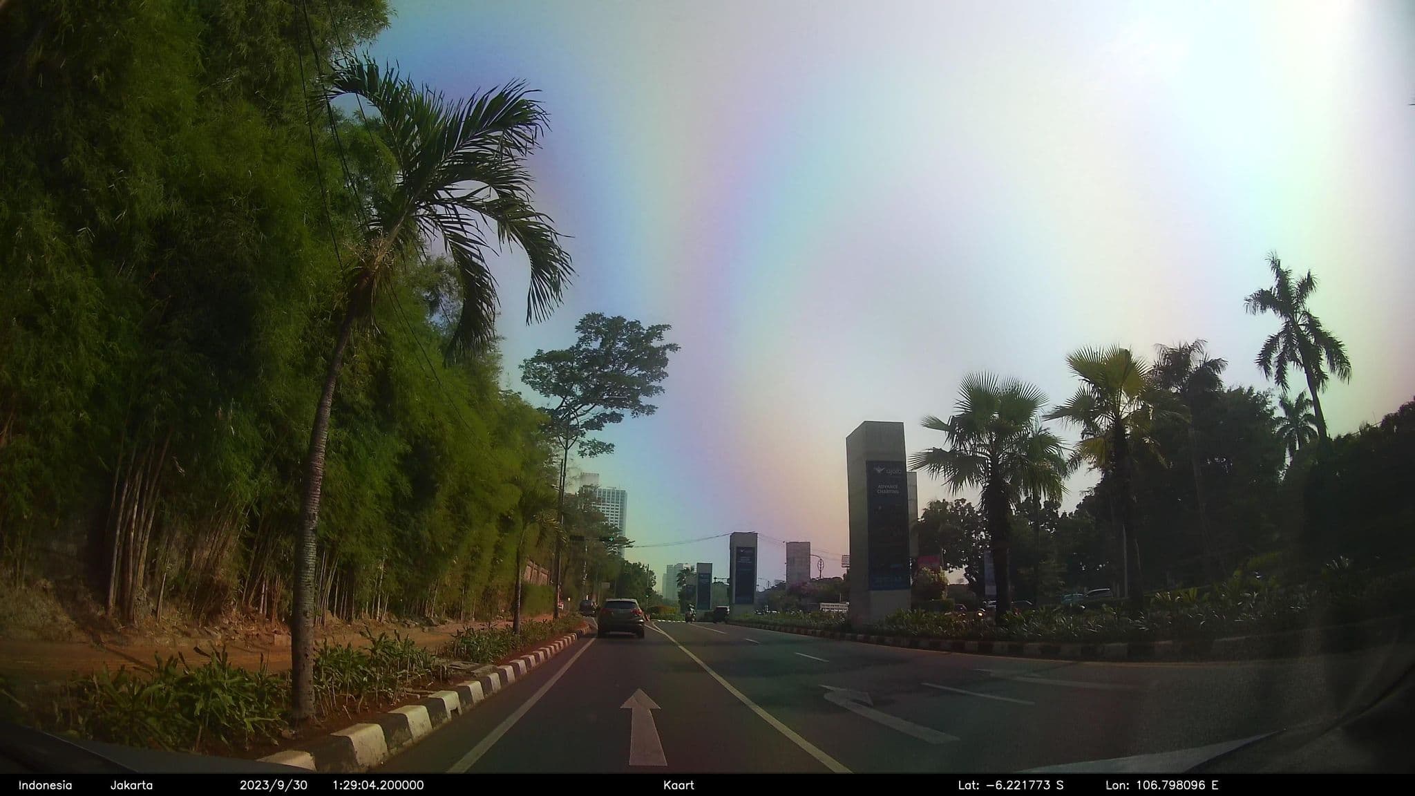 Street view near Rose room mulia hotel, Jakarta — © kaart5 (CC BY-SA · Mapillary)