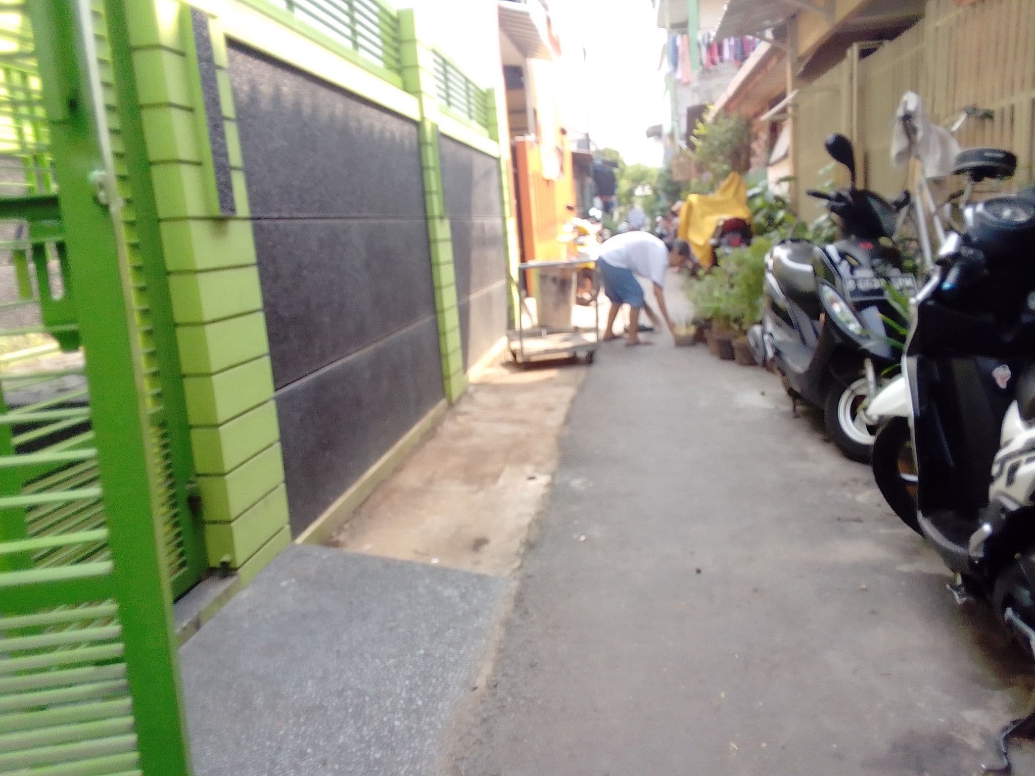 Street view near Jl.gelora X C No.04, Jakarta — © fedrian_syah (CC BY-SA · Mapillary)