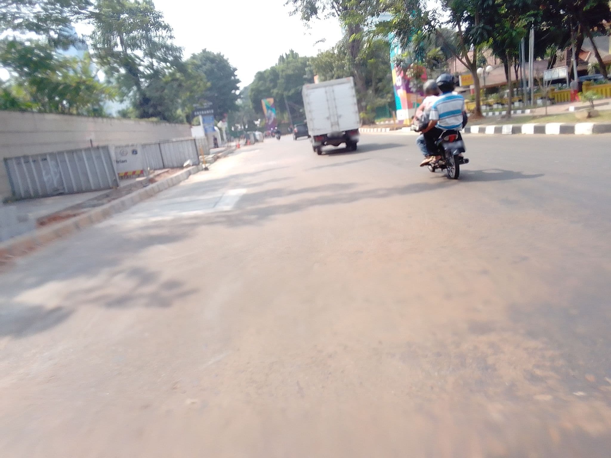 Street view near Irish Room Mulia Hotel, Jakarta — © fedrian_syah (CC BY-SA · Mapillary)