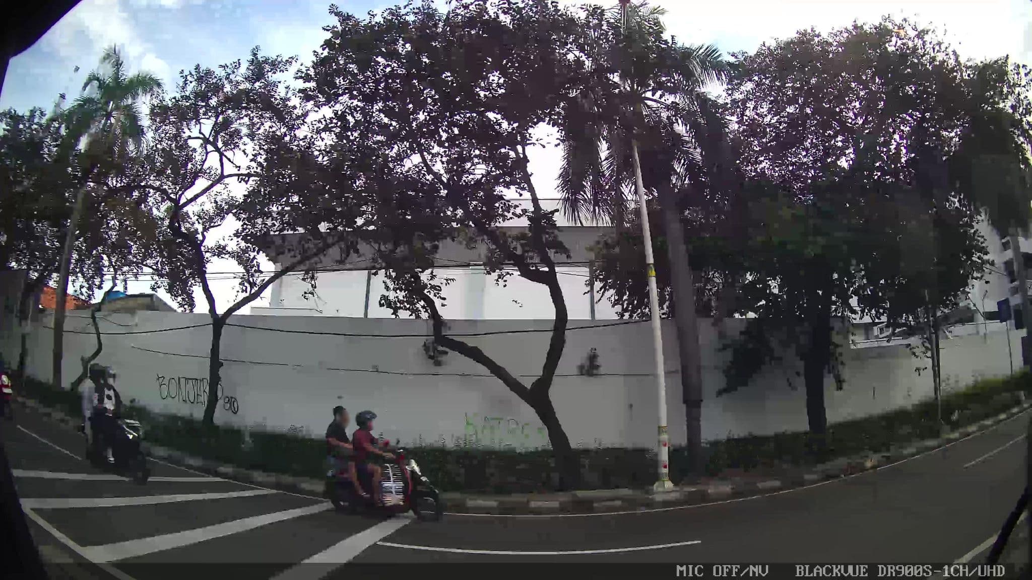 Street view near Hotel Ciputra, Jakarta — © Kaart---RIGHT (CC BY-SA · Mapillary)