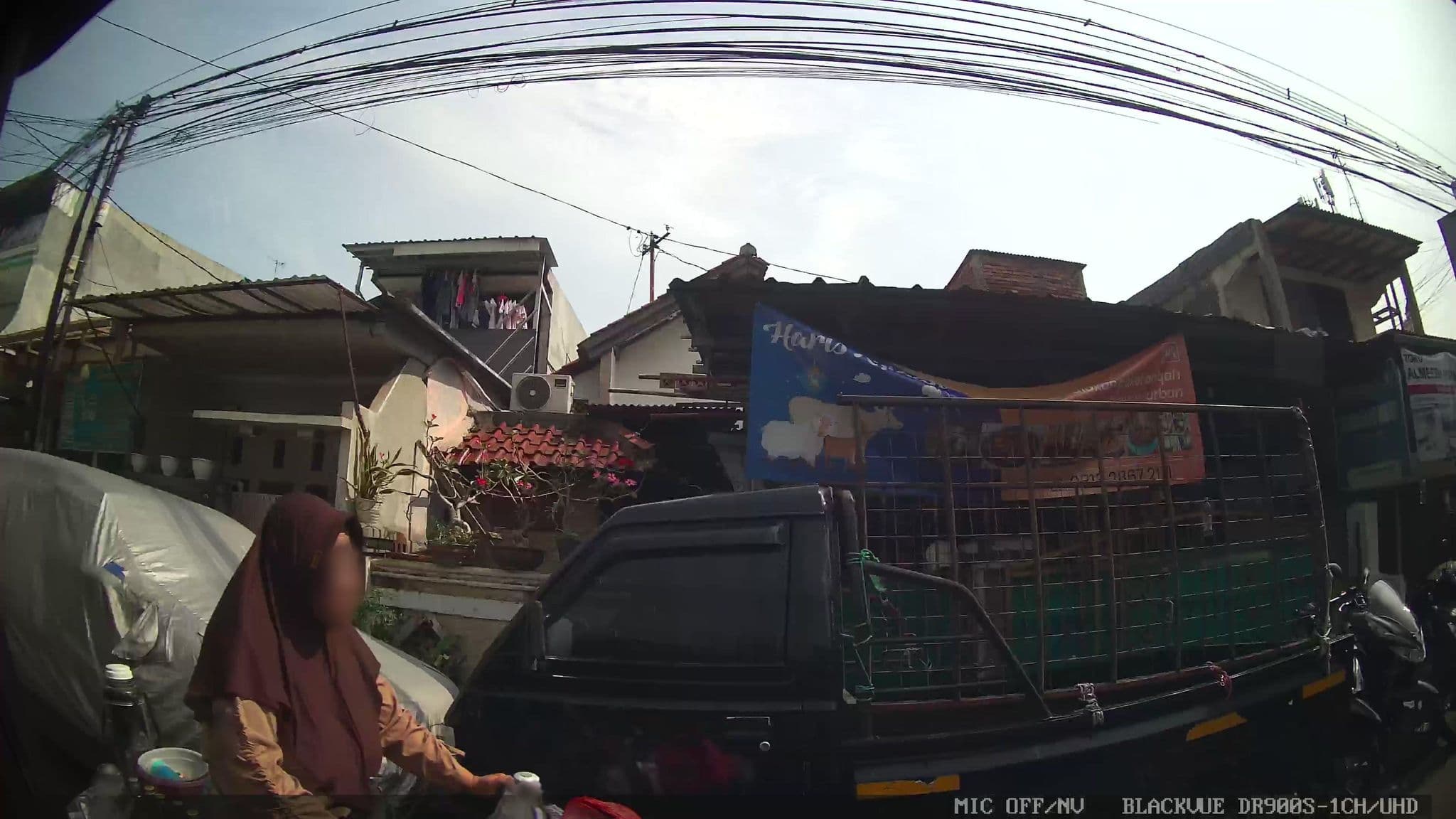 Street view near ISOLA Hotel and Resort Bandung, Jakarta — © Kaart---RIGHT (CC BY-SA · Mapillary)