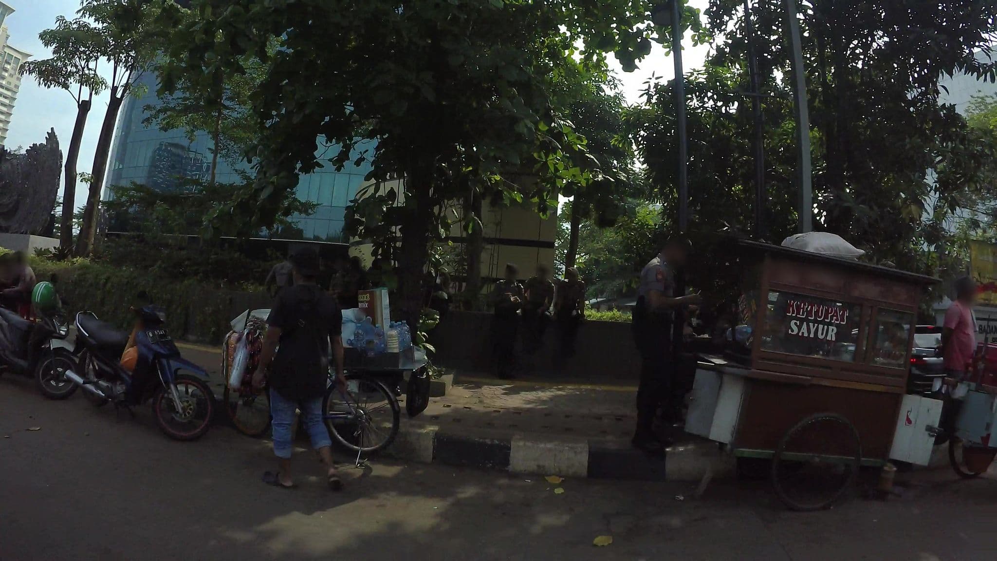 Street view near Rembrandt hotel, Jakarta — © kaart_3 (CC BY-SA · Mapillary)