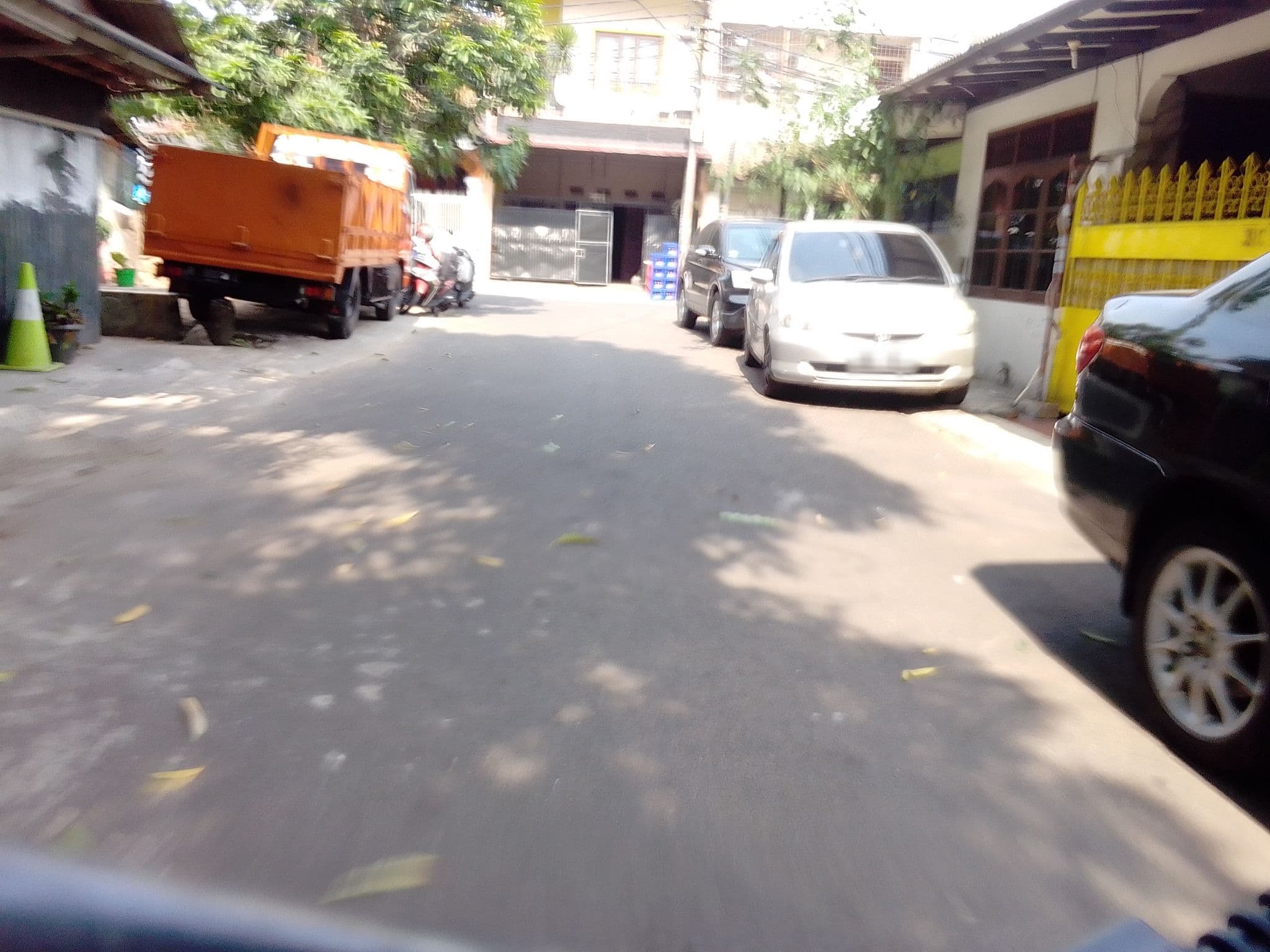Street view near LeGreen Suite 2 Pejompongan, Jakarta — © fedrian_syah (CC BY-SA · Mapillary)