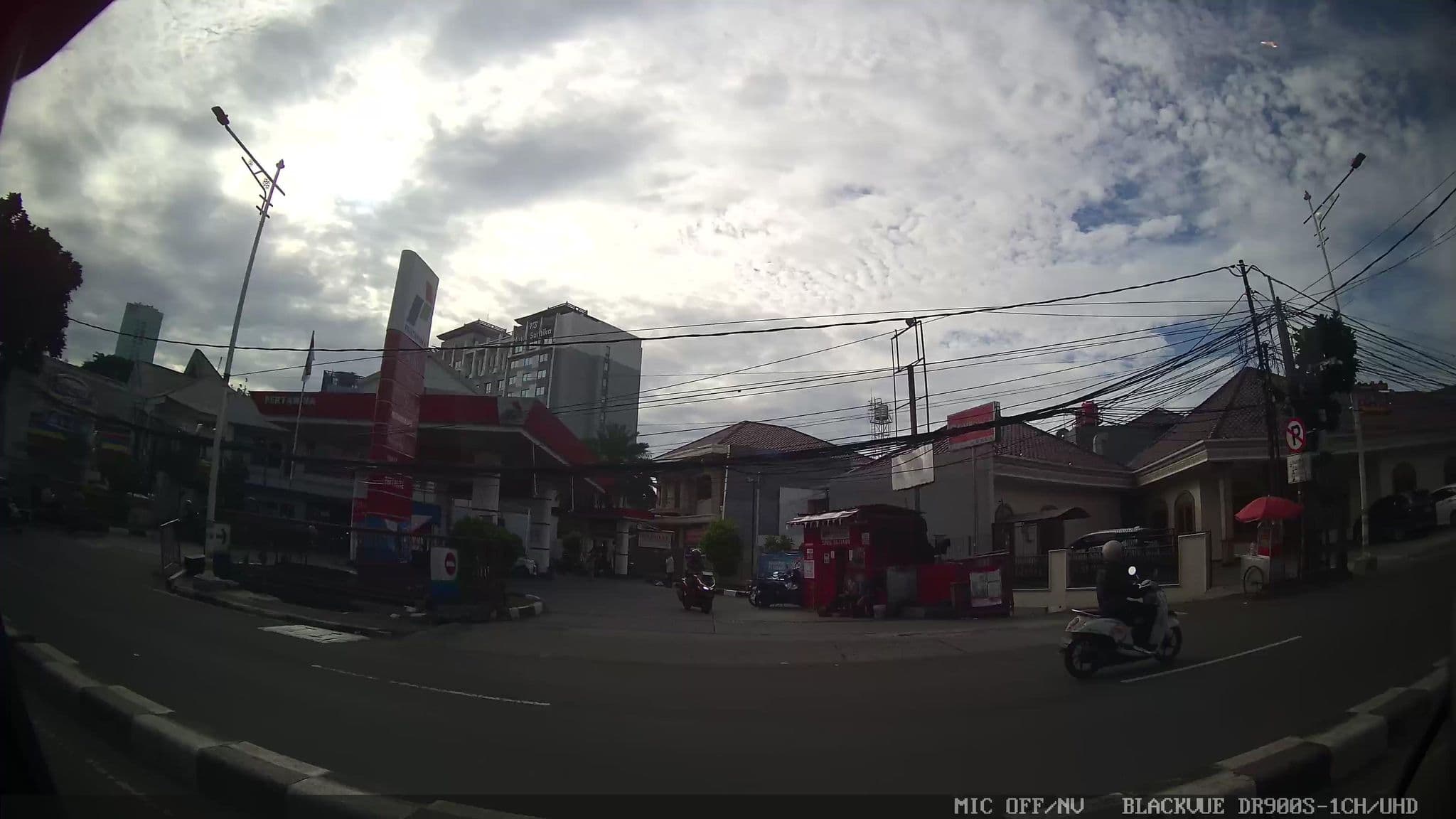 Street view near Di depan hotel santika, Jakarta — © Kaart---RIGHT (CC BY-SA · Mapillary)