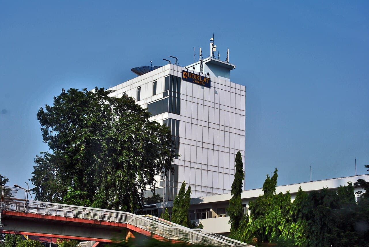 PT PLN (Persero) Udiklat Jakarta — photo: musnahterinjak, CC BY-SA 3.0, via Wikimedia Commons