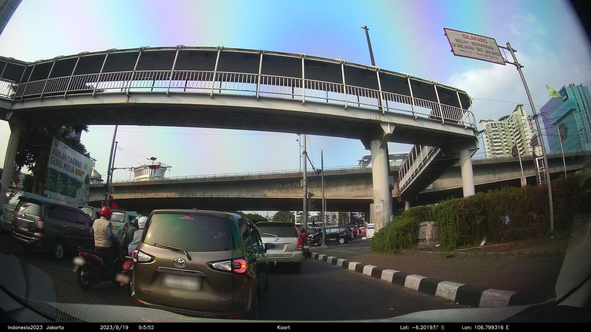 Street view near Hotel Shantika, Jakarta — © kaart5 (CC BY-SA · Mapillary)