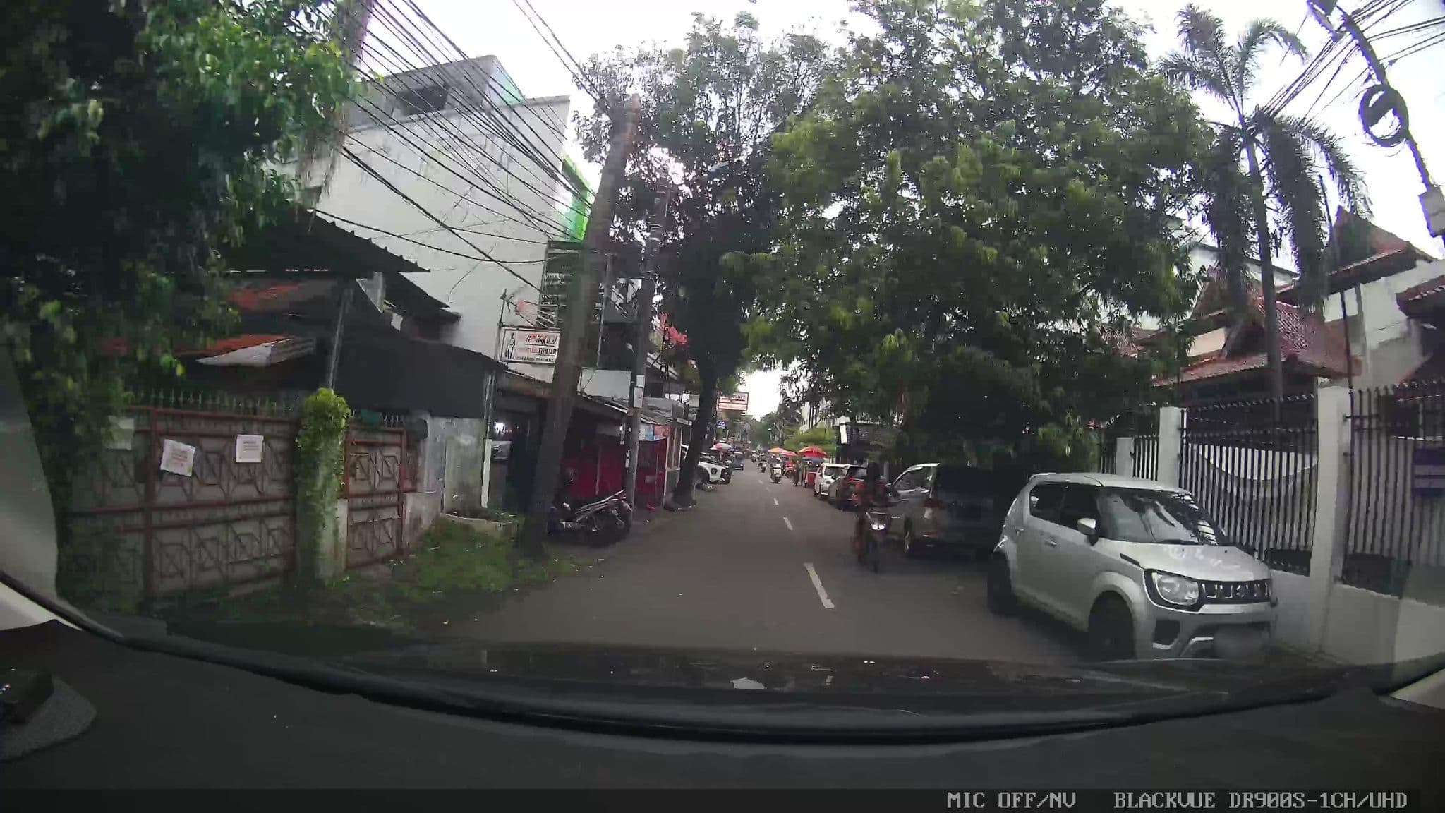 Street view near Room 106, Jakarta — © Kaart---FRONT (CC BY-SA · Mapillary)