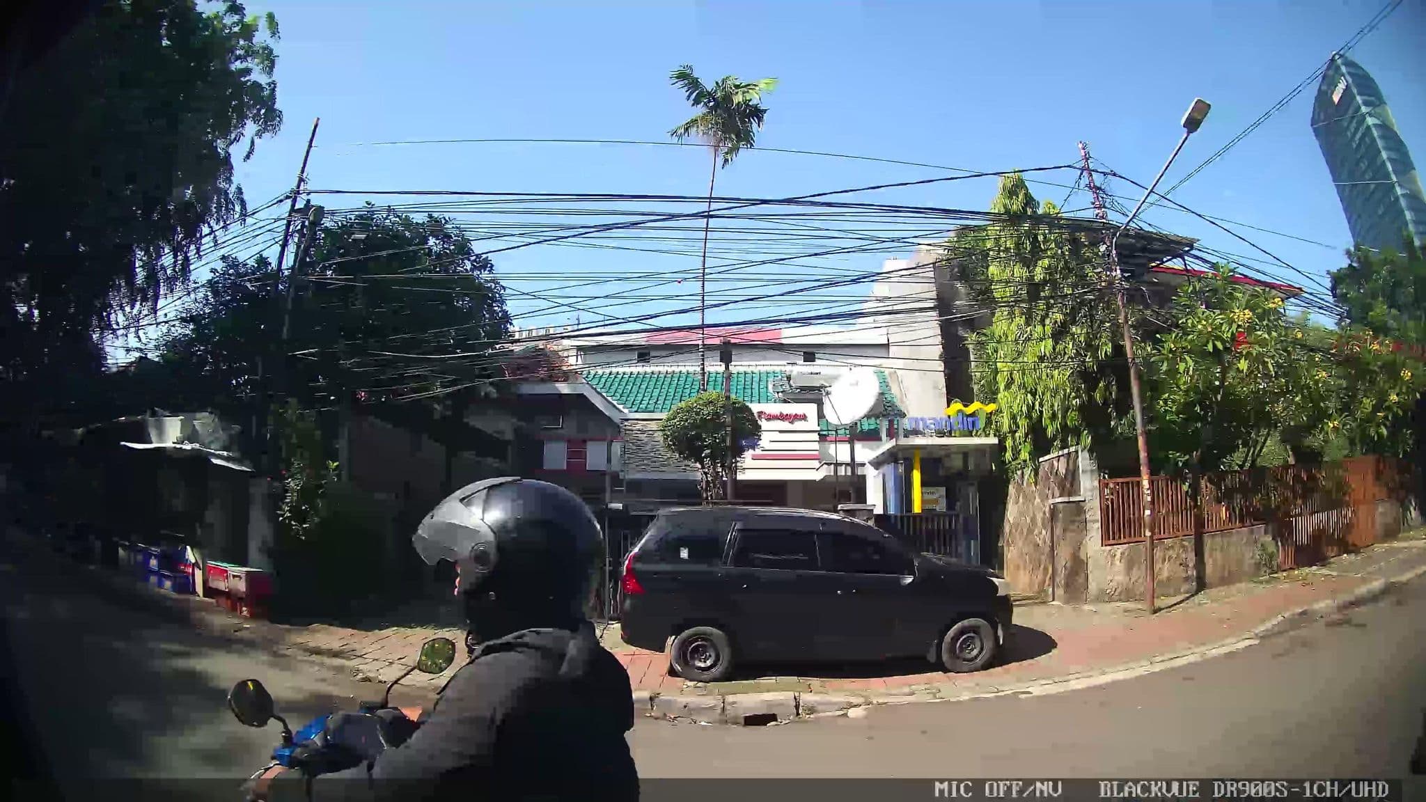 Street view near Le Green Suite Senayan, Jakarta — © Kaart---RIGHT (CC BY-SA · Mapillary)