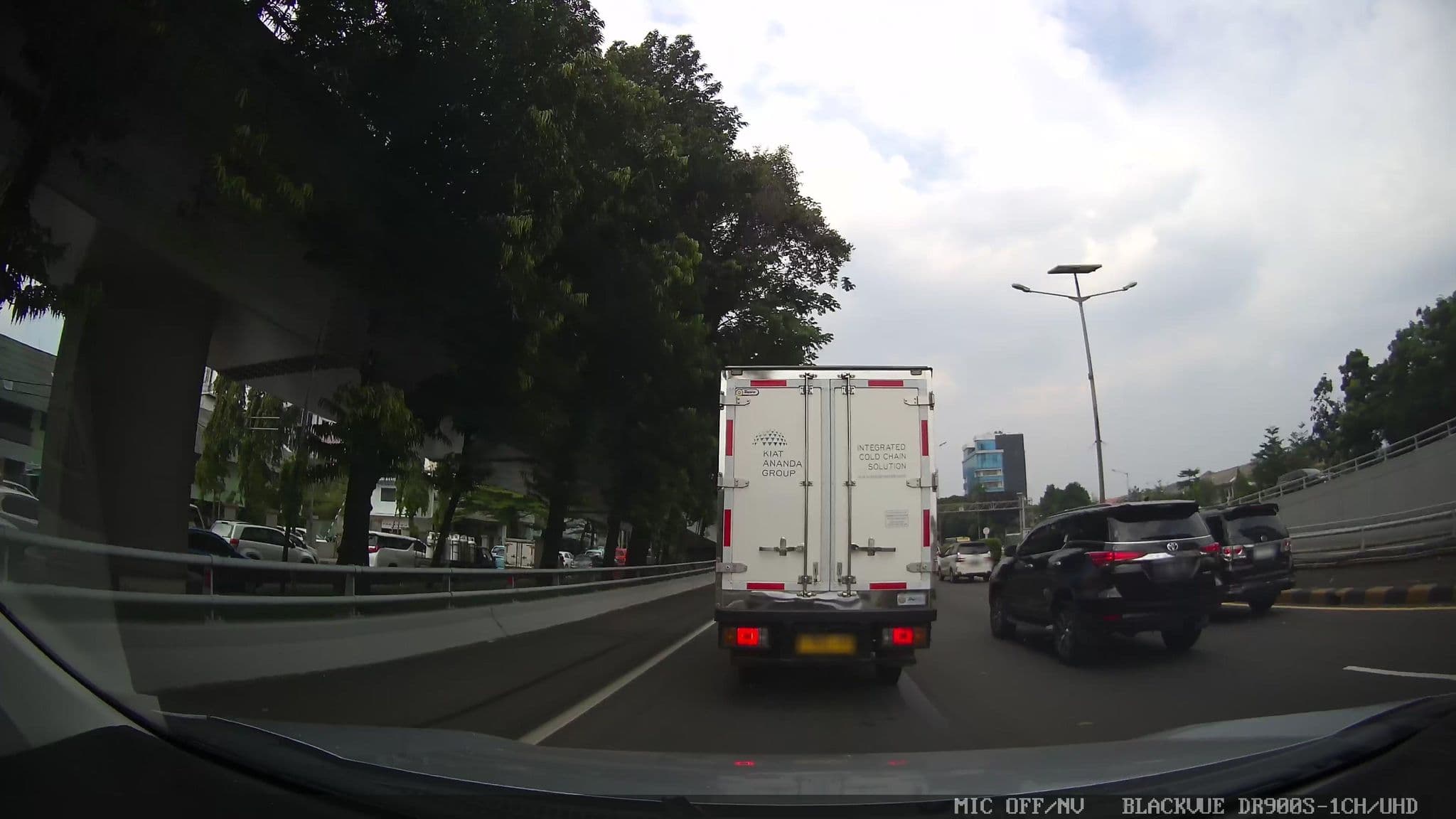 Street view near Twin Plaza Hotel Lt 17, Jakarta — © kaart_360 (CC BY-SA · Mapillary)