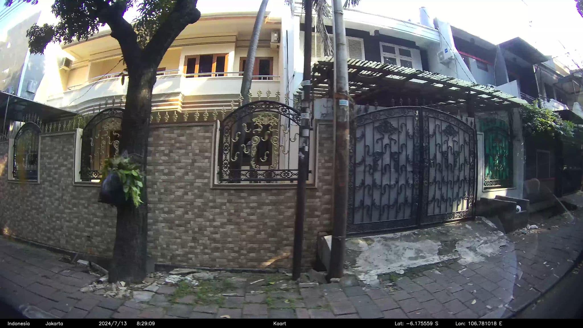 Street view near Pull Man Hotel, Jakarta — © kaartcam (CC BY-SA · Mapillary)