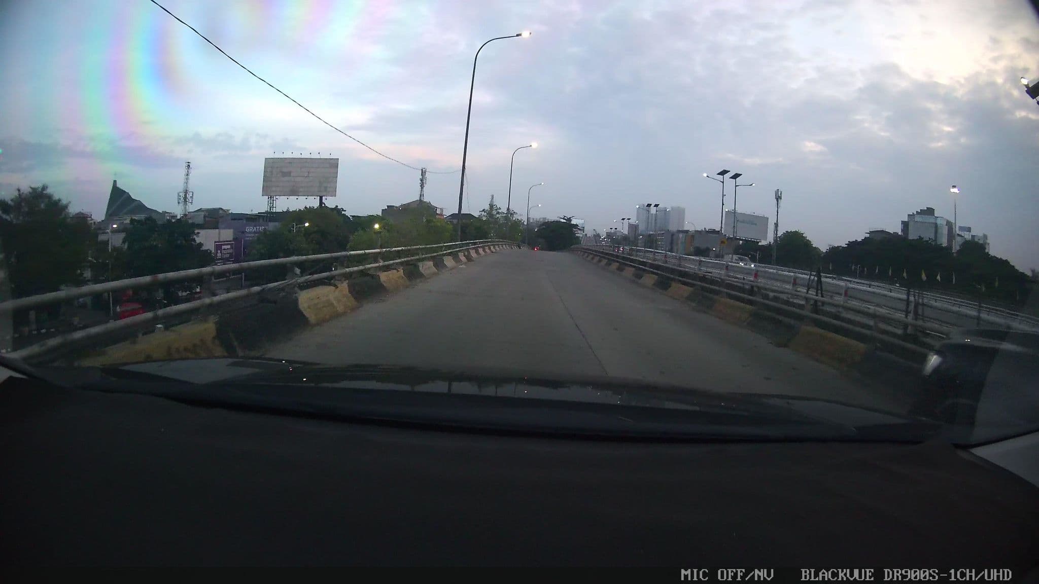 Street view near Novotel hotel, Jakarta — © Kaart---FRONT (CC BY-SA · Mapillary)