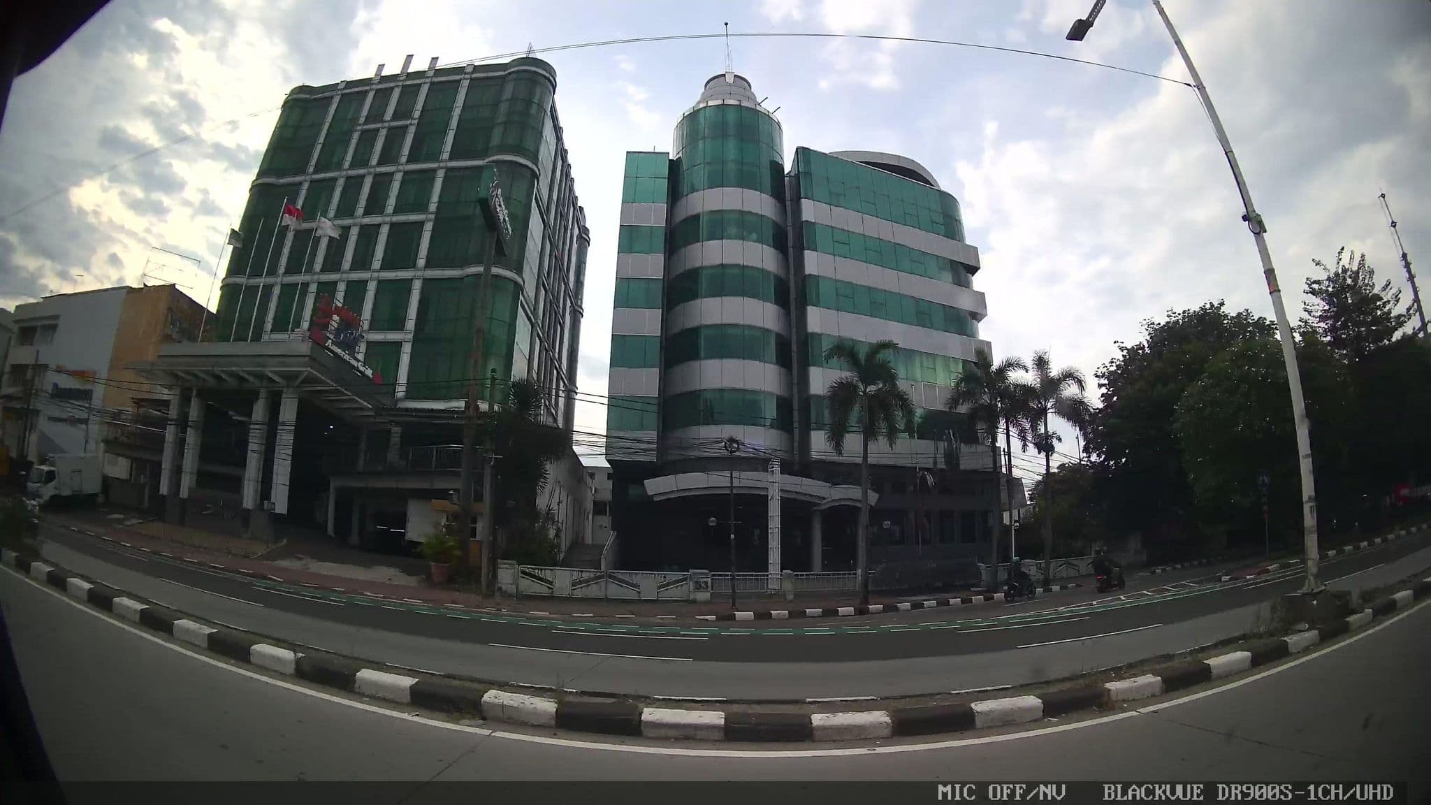 Street view near Business Hotel Airy Rooms, Jakarta — © Kaart---RIGHT (CC BY-SA · Mapillary)