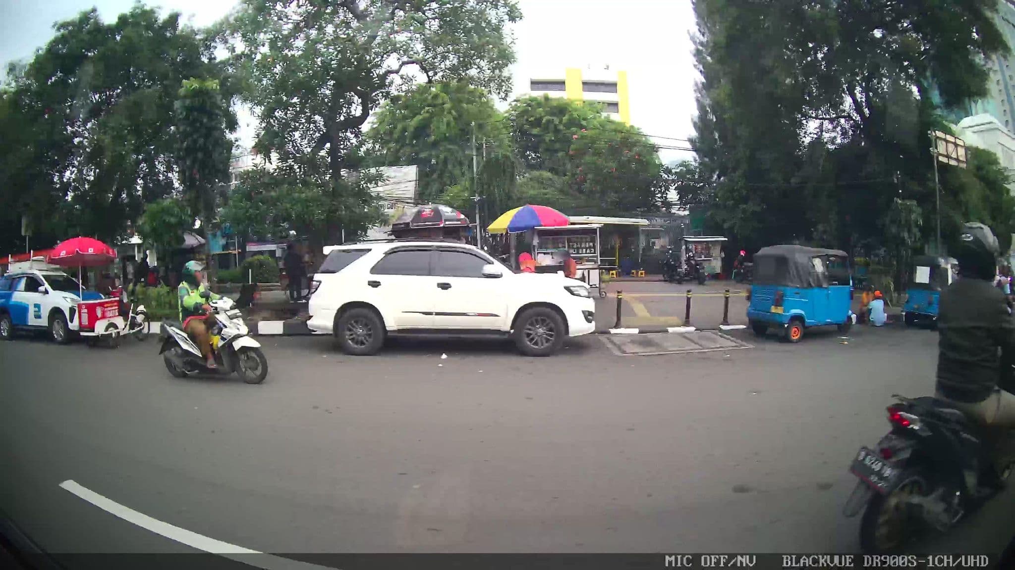 Street view near Hotel Feodora, Jakarta — © Kaart---LEFT (CC BY-SA · Mapillary)