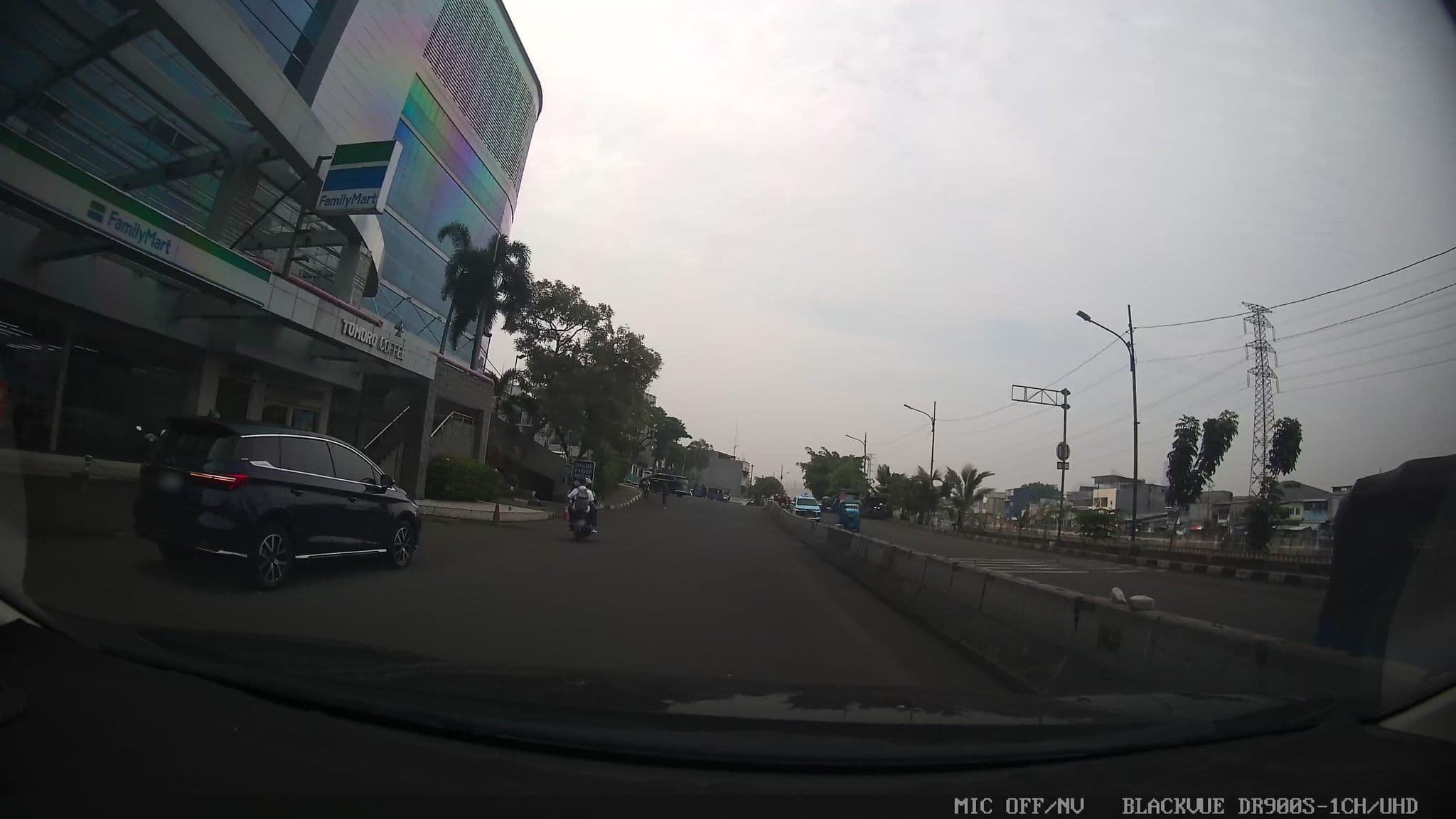 Street view near Amaris Hotel, Jakarta — © Kaart---FRONT (CC BY-SA · Mapillary)