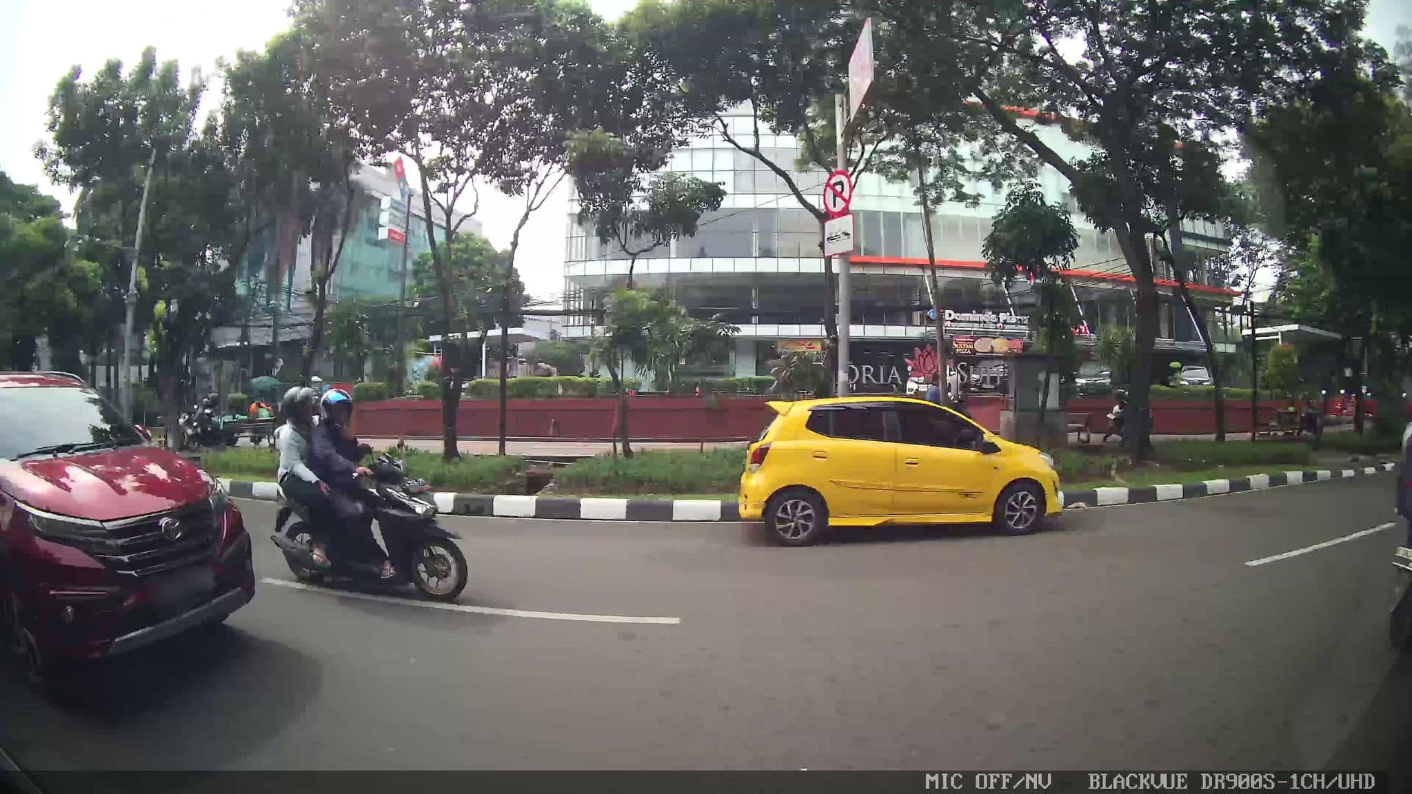 Street view near Dayang Sumbi Resort, Jakarta — © Kaart---LEFT (CC BY-SA · Mapillary)