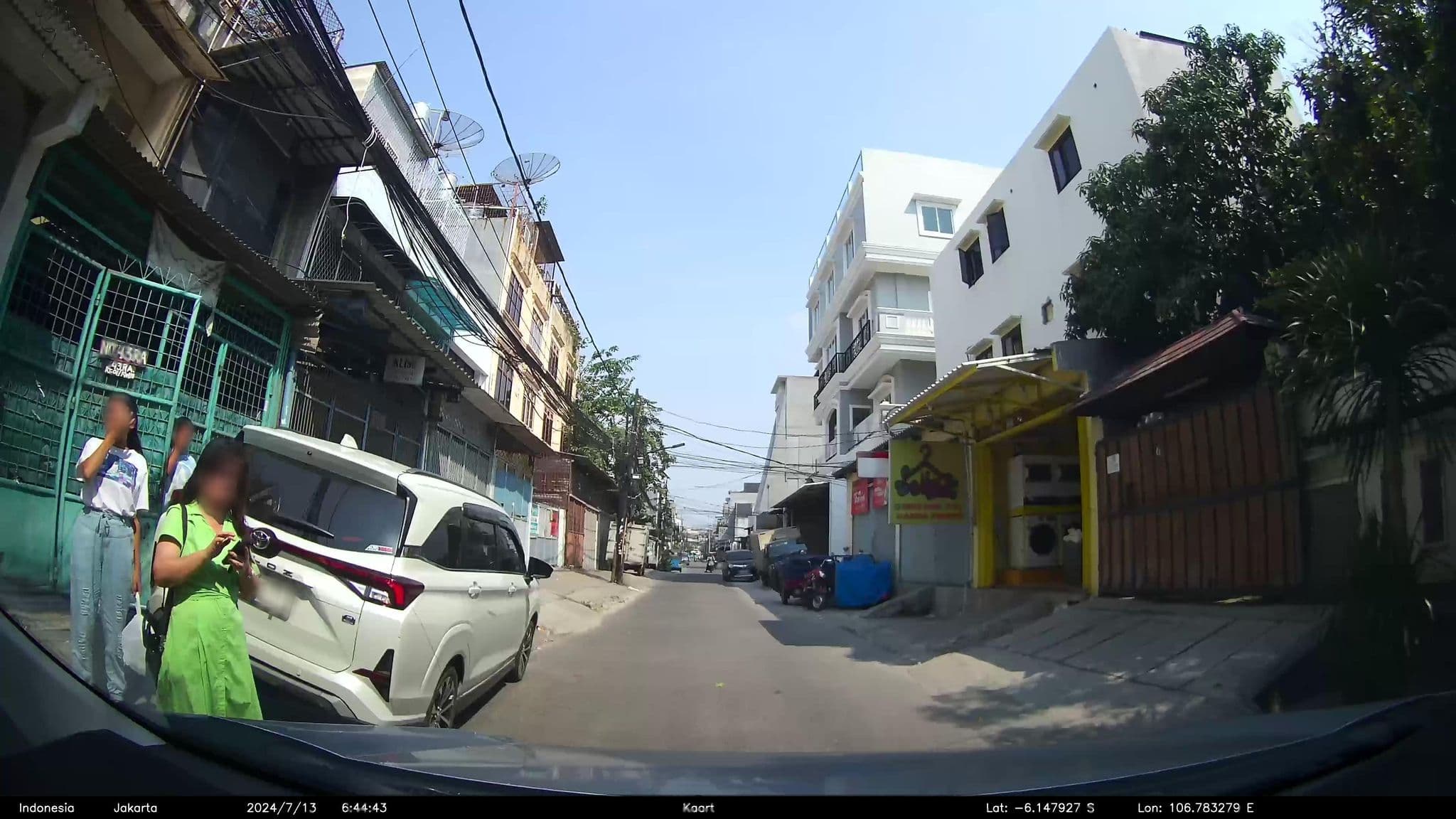 Street view near Sol Elite Marbella Hotel Resort Anyer, Jakarta — © kaart_1 (CC BY-SA · Mapillary)