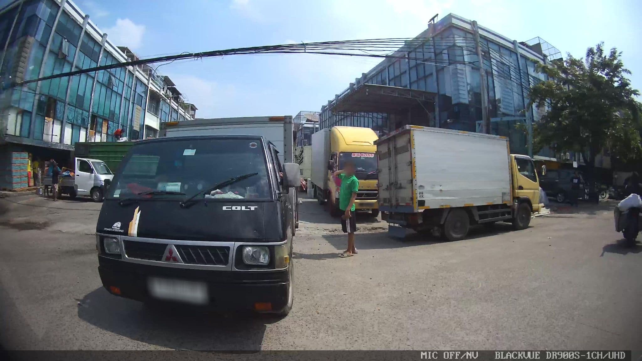 Street view near Hotel Mulia,Garbera Meeting Room, Jakarta — © kaart_3 (CC BY-SA · Mapillary)